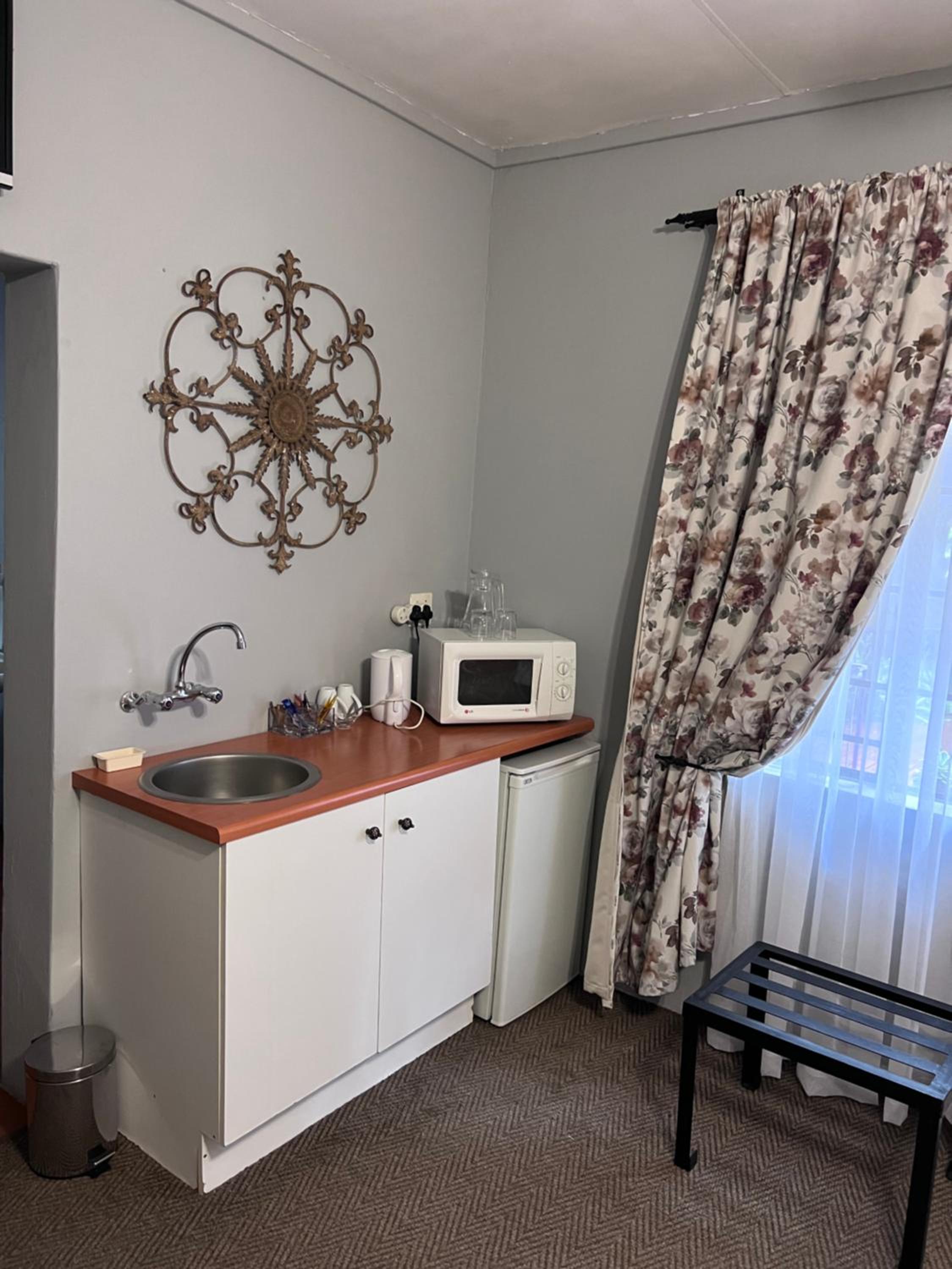 Budget Double Room photo 2