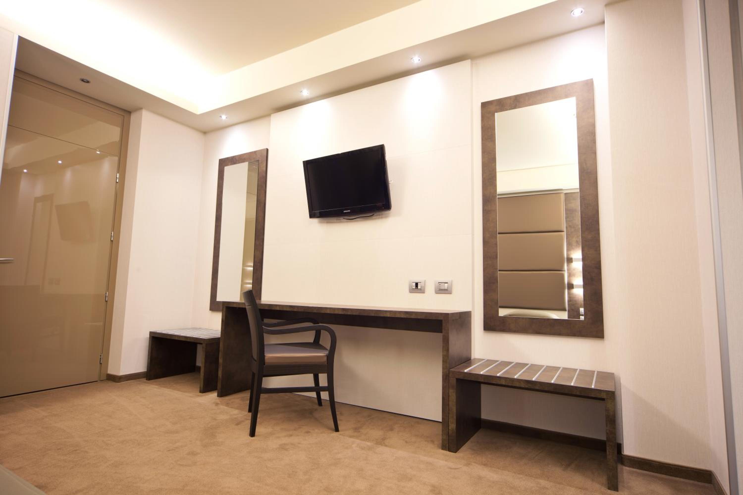 Twin Room - Photo 5