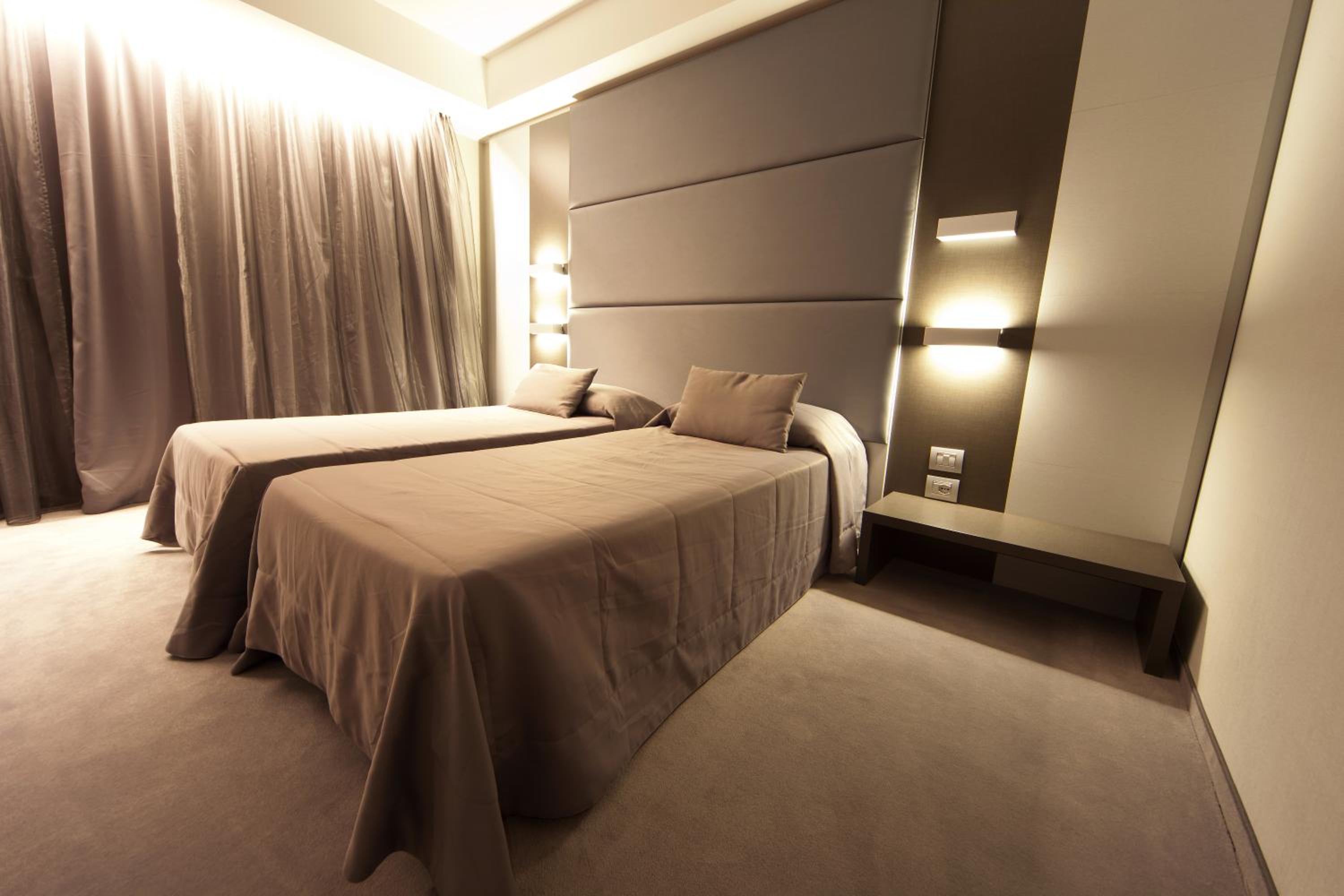 Twin Room - Photo 6