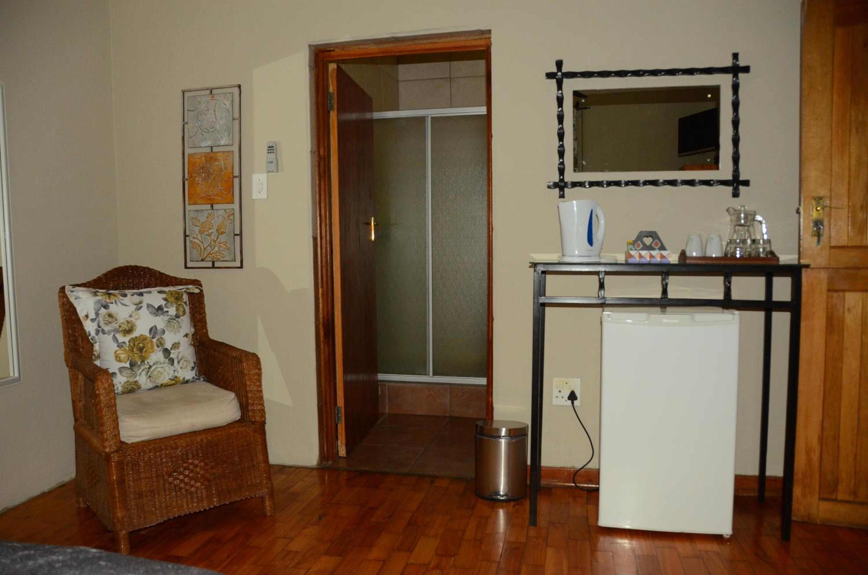 Double or Twin Room with Garden View photo 3