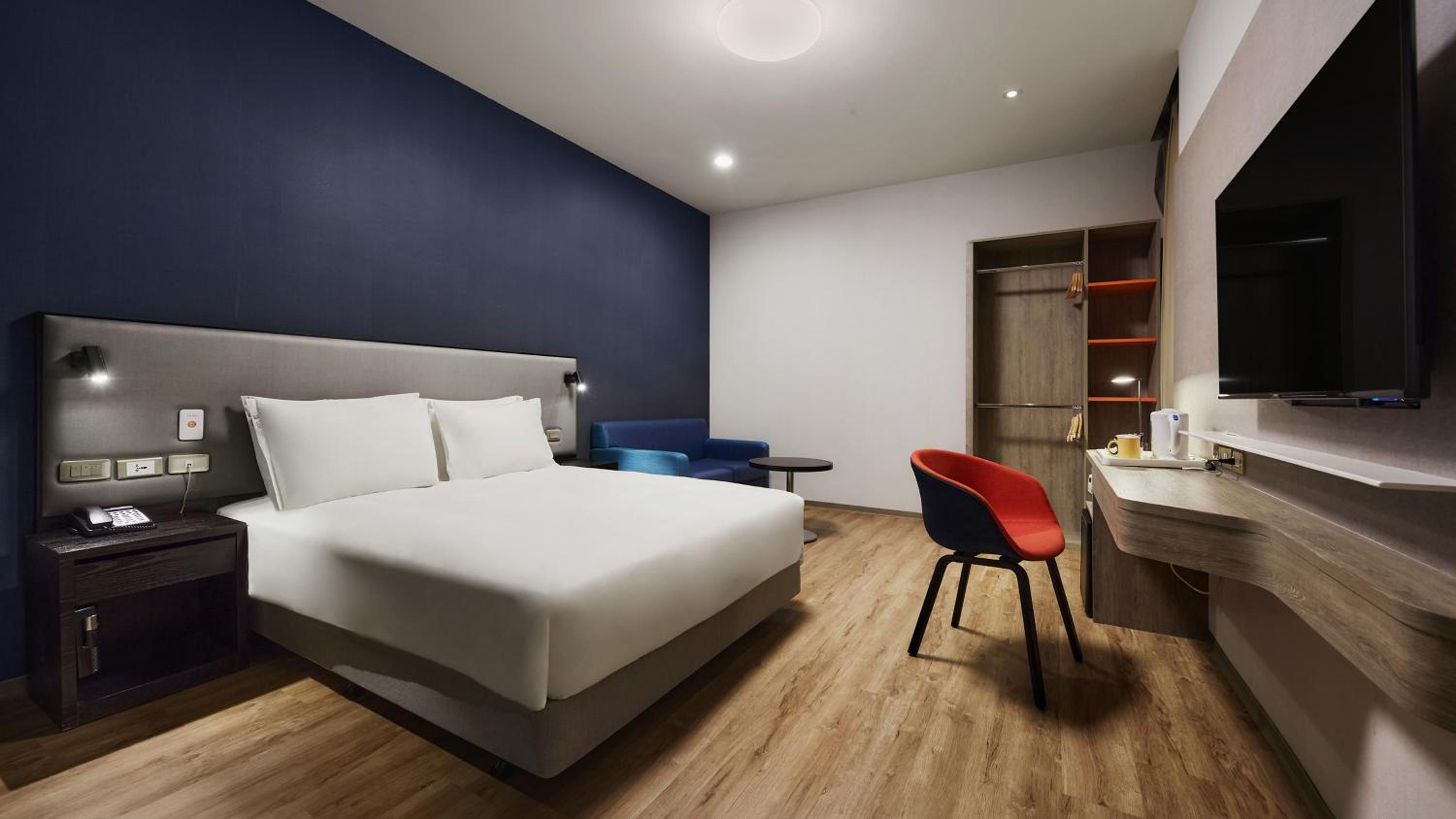 Standard Queen Room - Accessible/Windowless - Photo 2