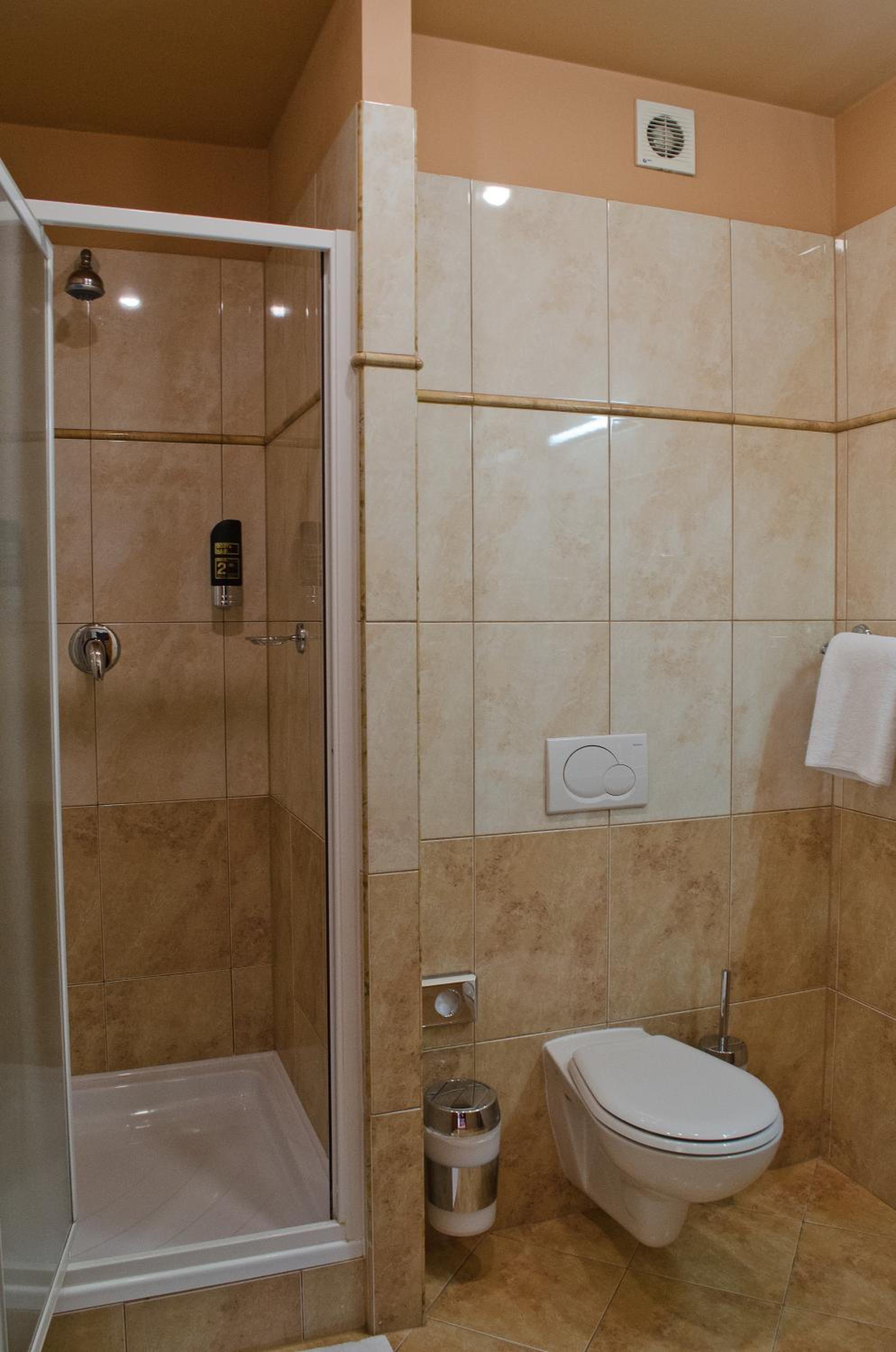 Double or Twin Room - Photo 7