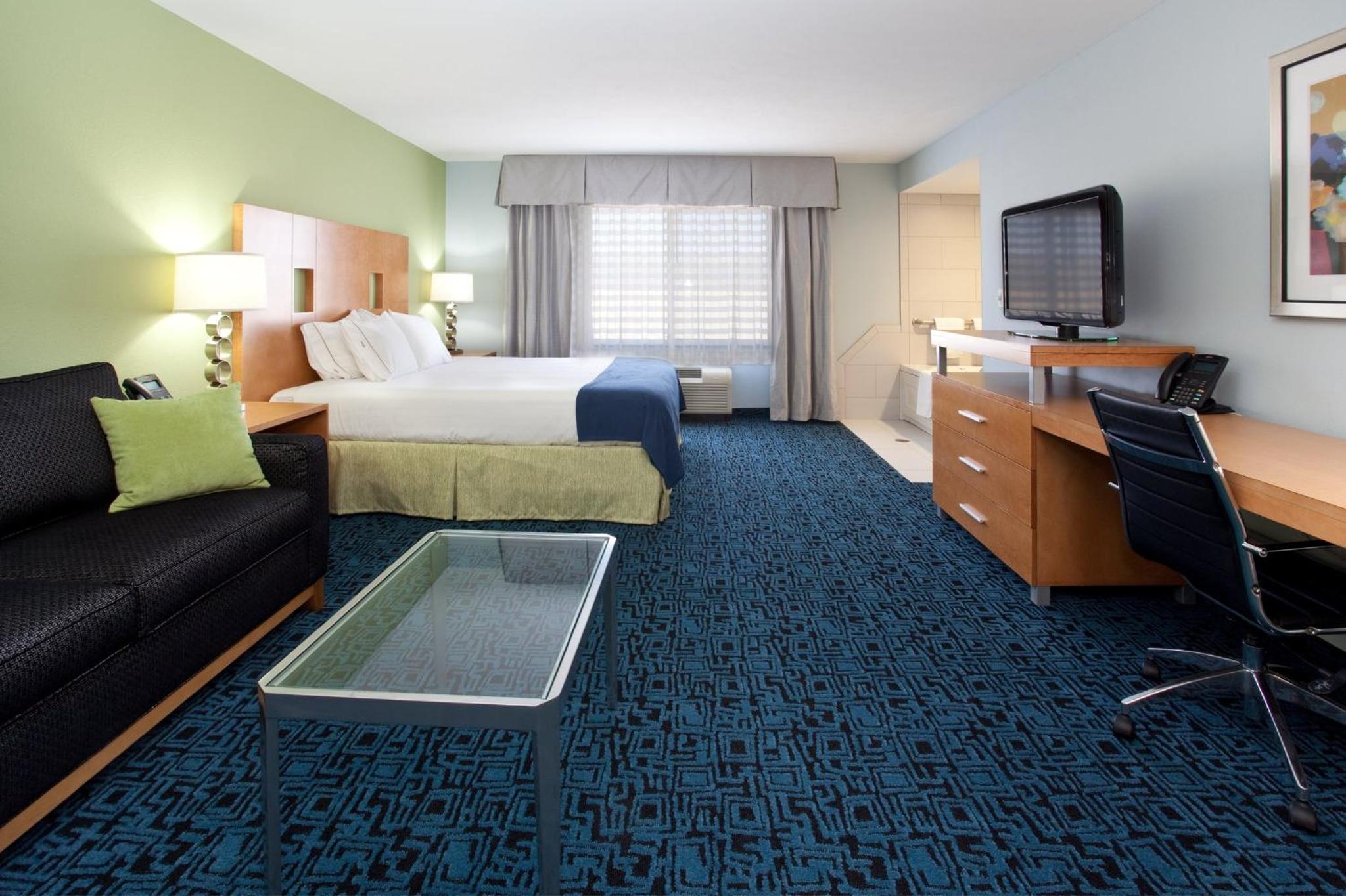King Suite with Spa Bath - Photo 2