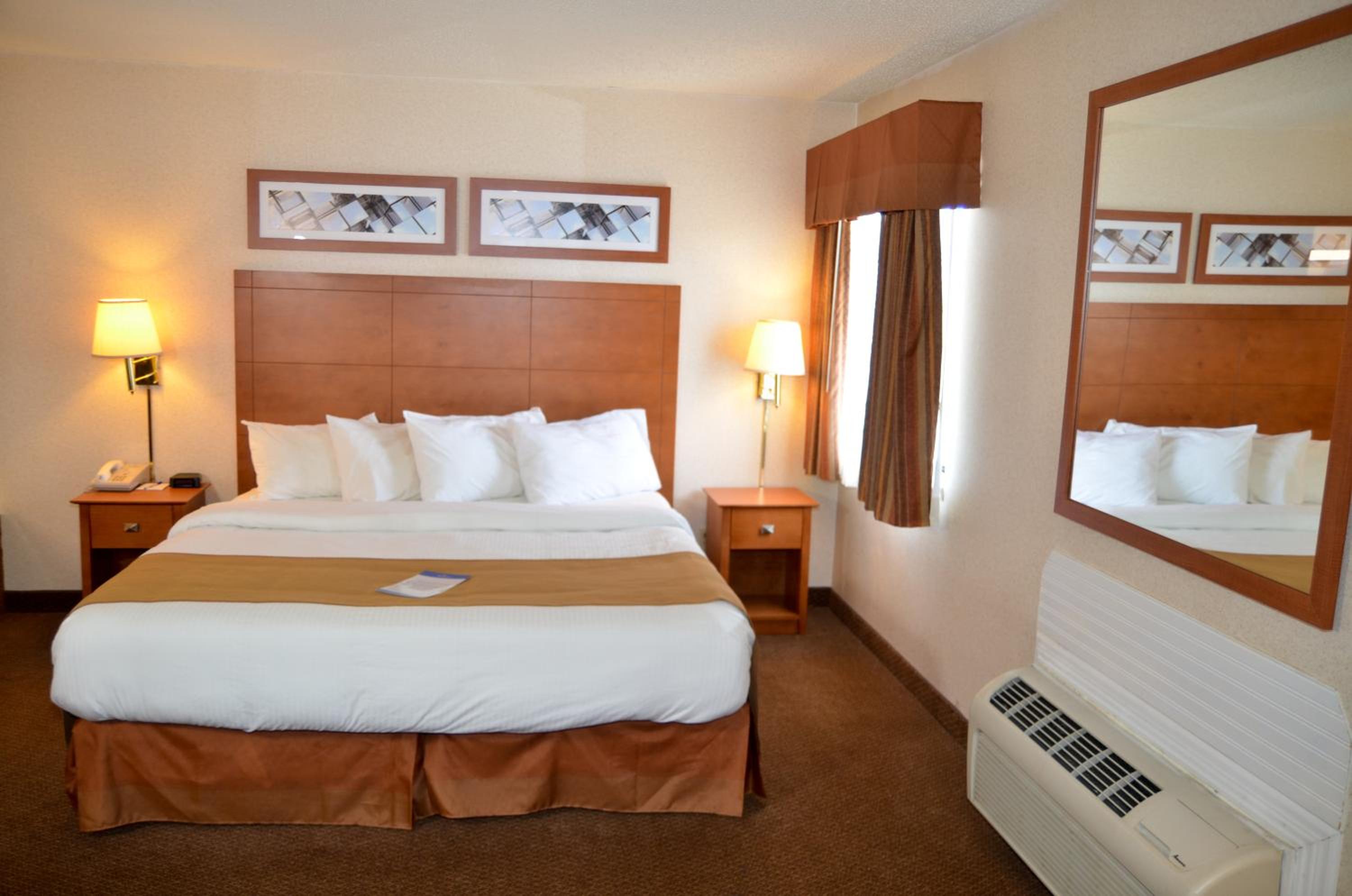 Executive King Suite - Non-Smoking - Photo 11