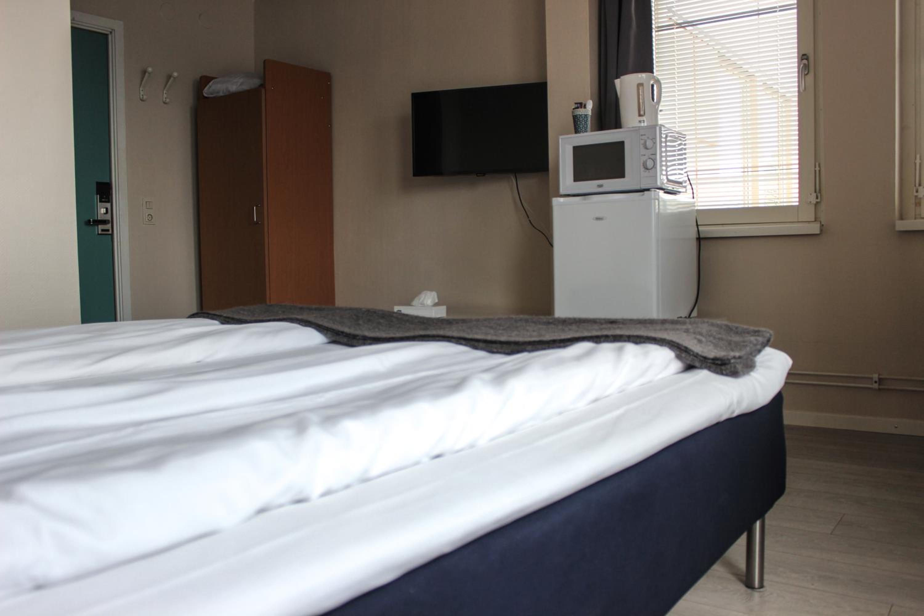 Standard Double Room - Photo 11
