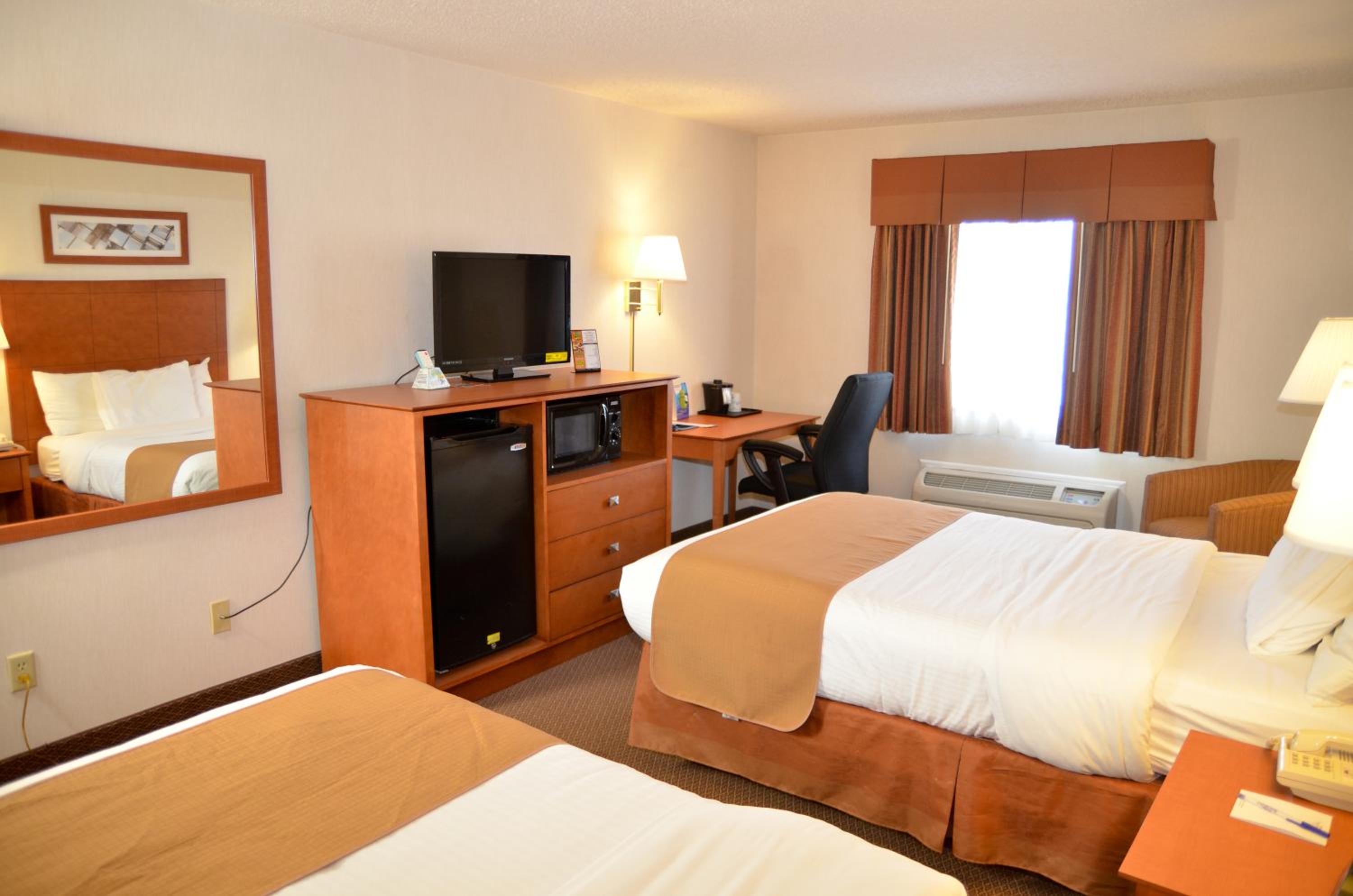 Deluxe Double Room with Two Double Beds - Non-Smoking - Photo 2