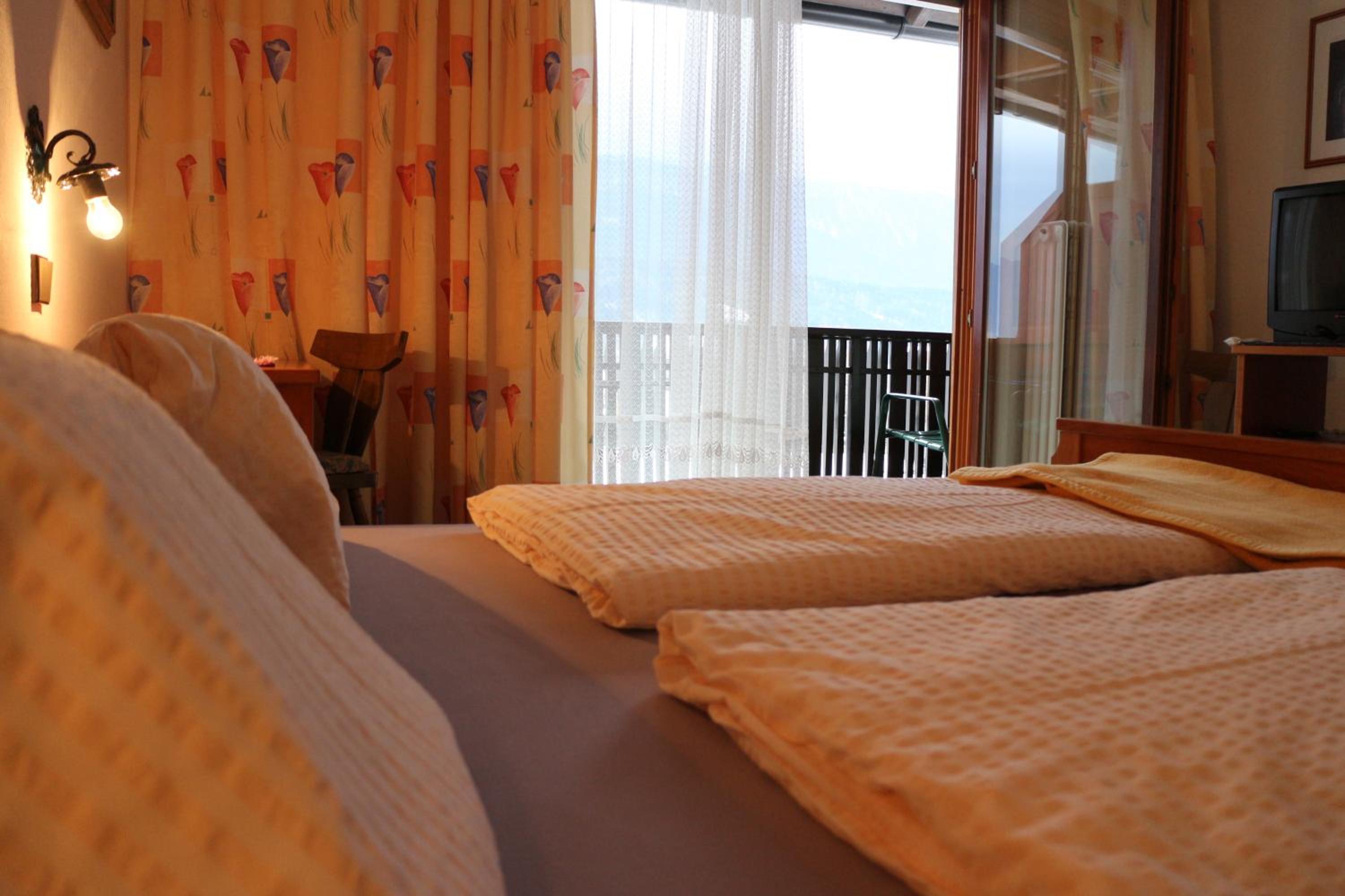 One-Bedroom Apartment with Lake View photo 1