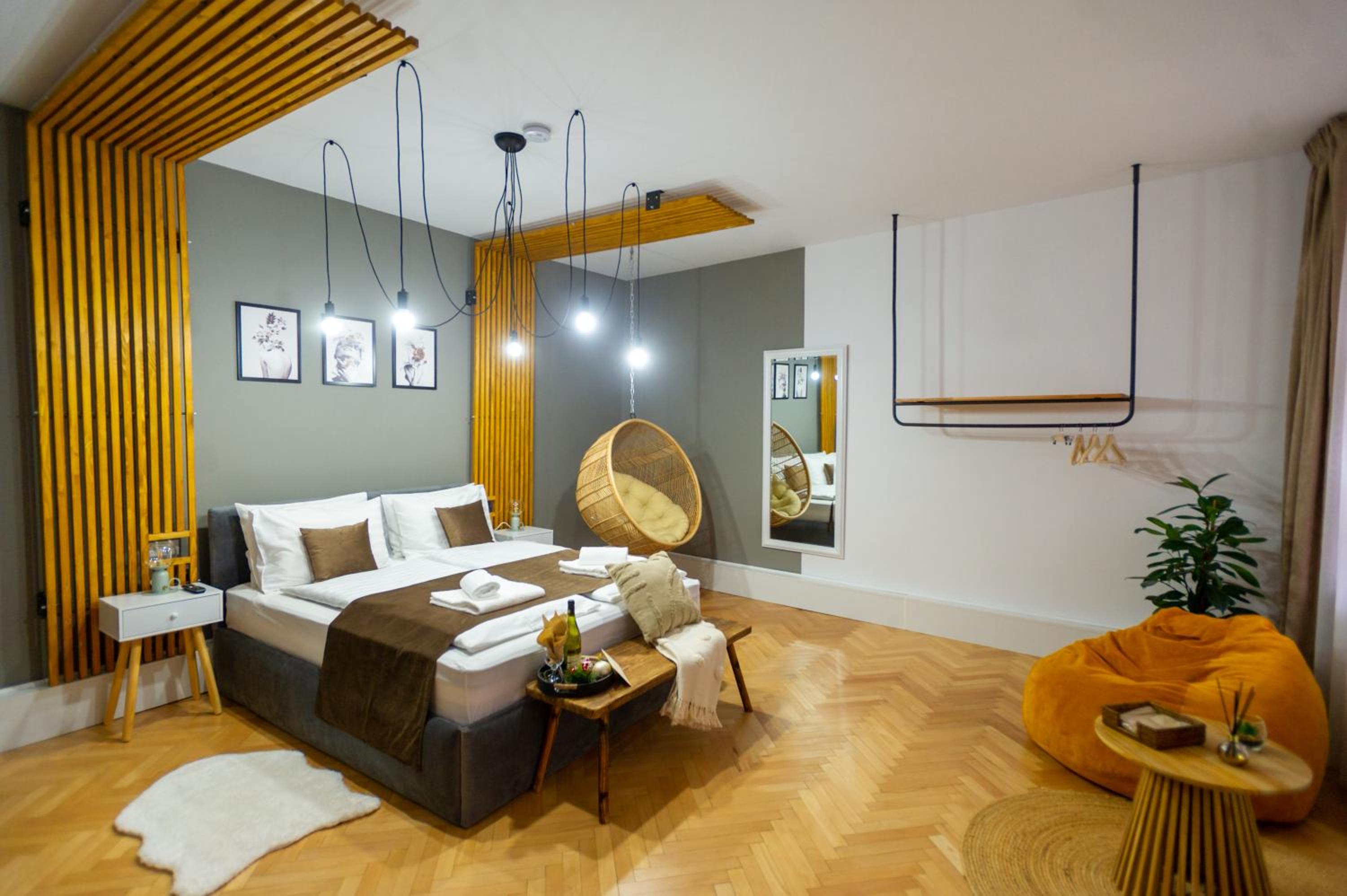 Superior King Room - Photo 28