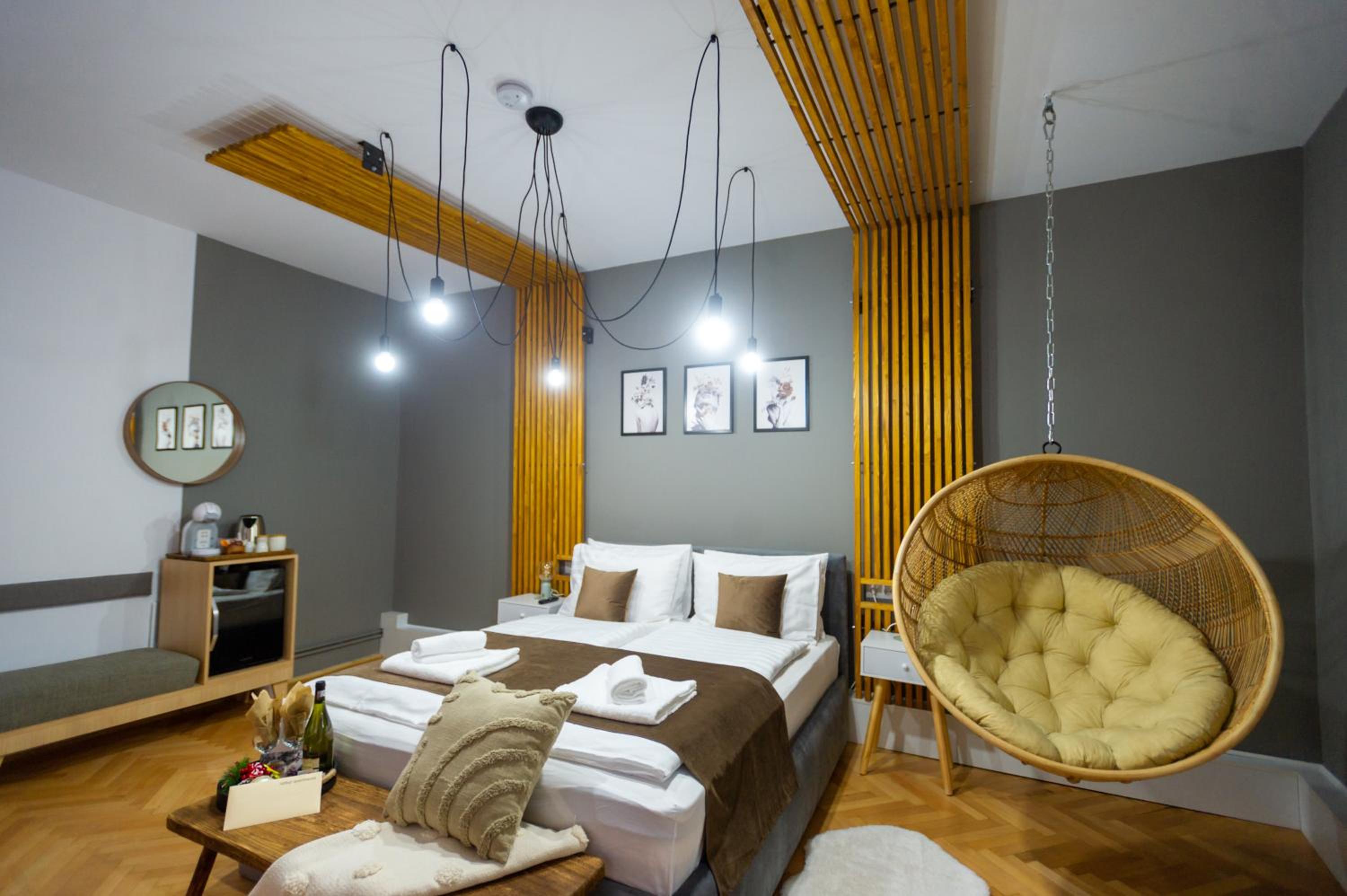 Superior King Room - Photo 27