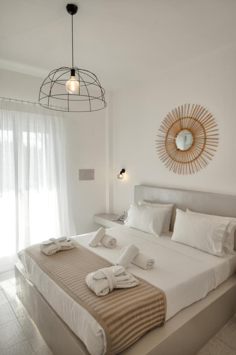Double Room with Pool View photo 3