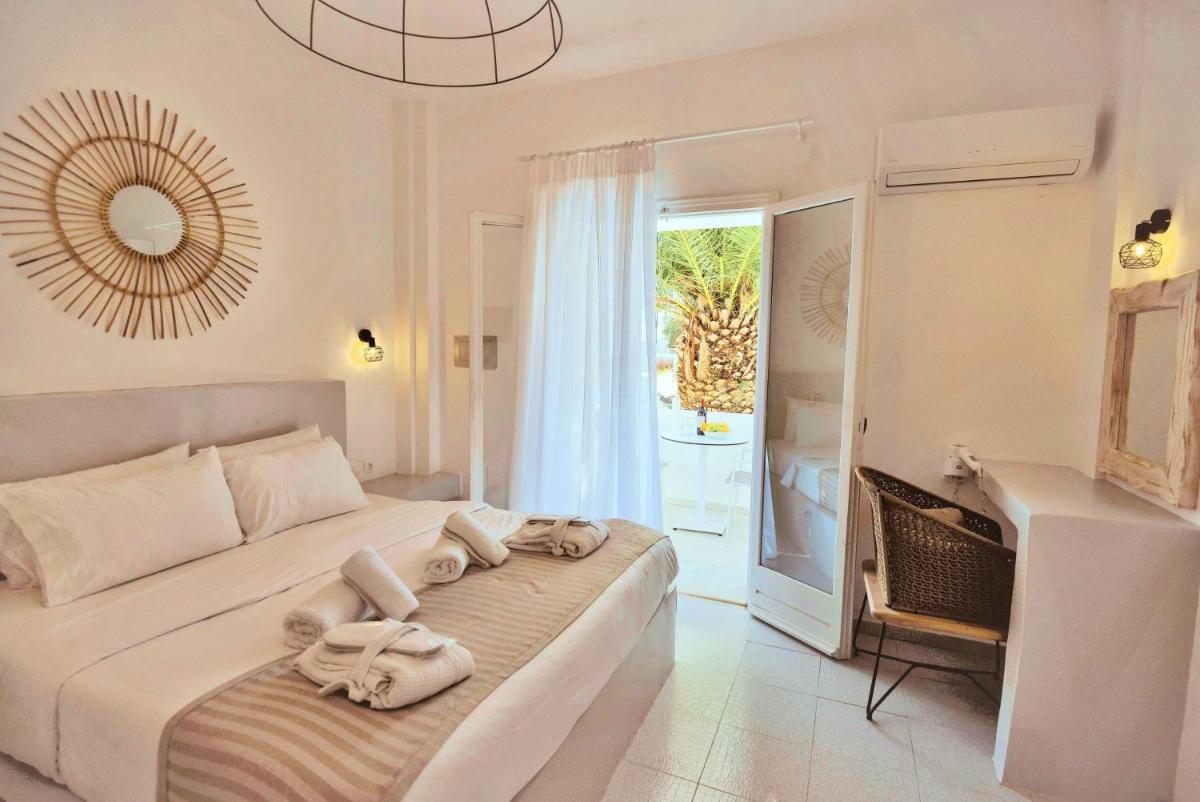 Double Room with Pool View photo 2