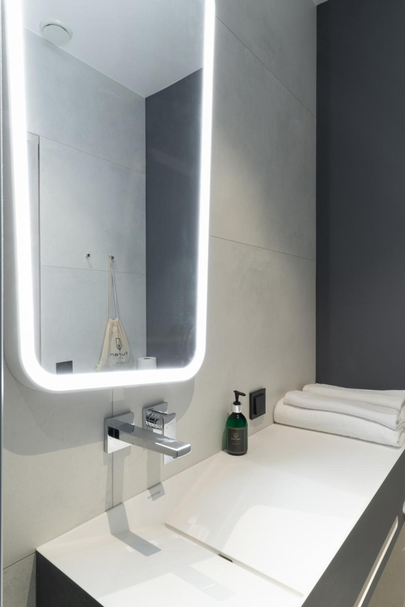 Small Double Room - Photo 6