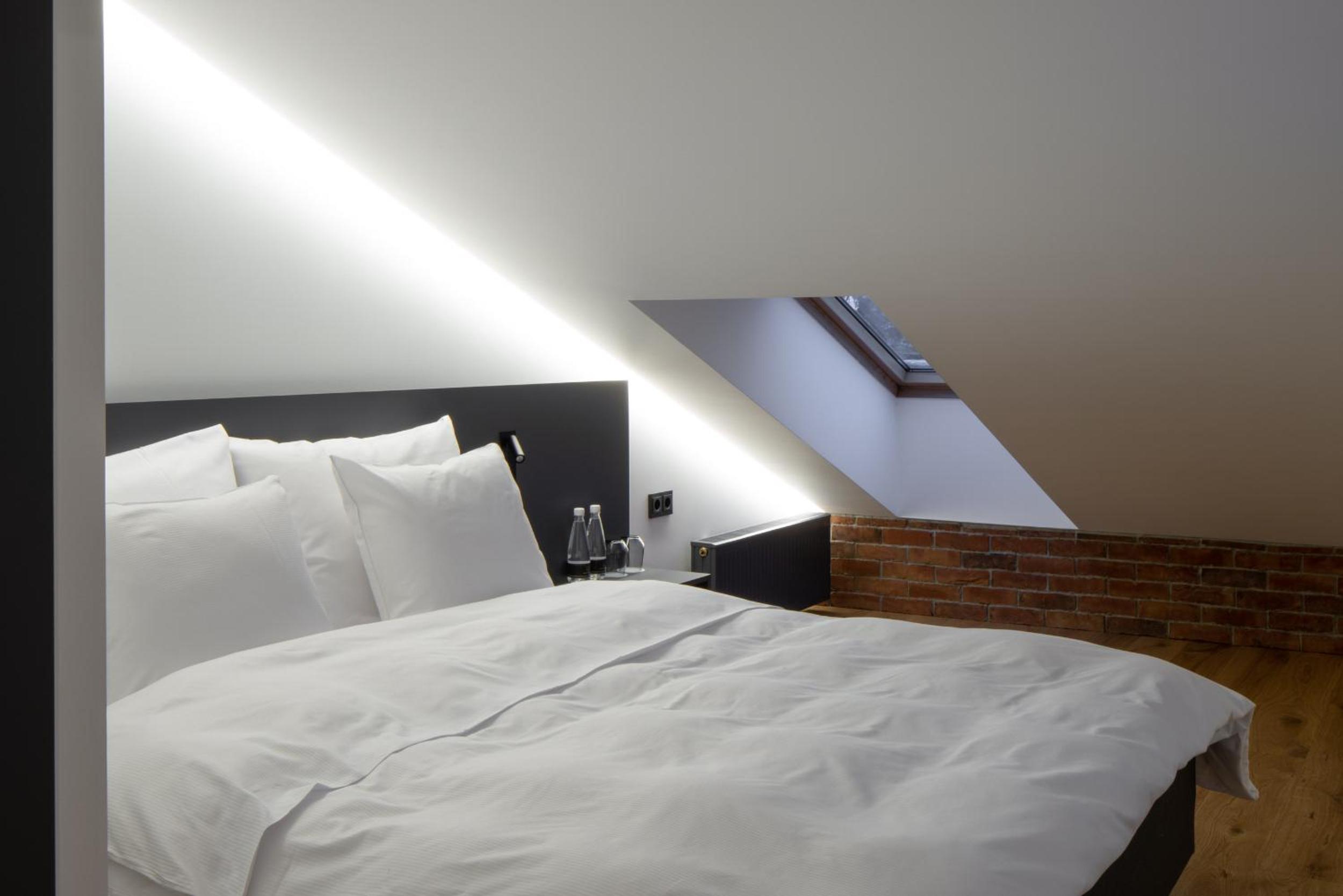 Small Double Room - Photo 10