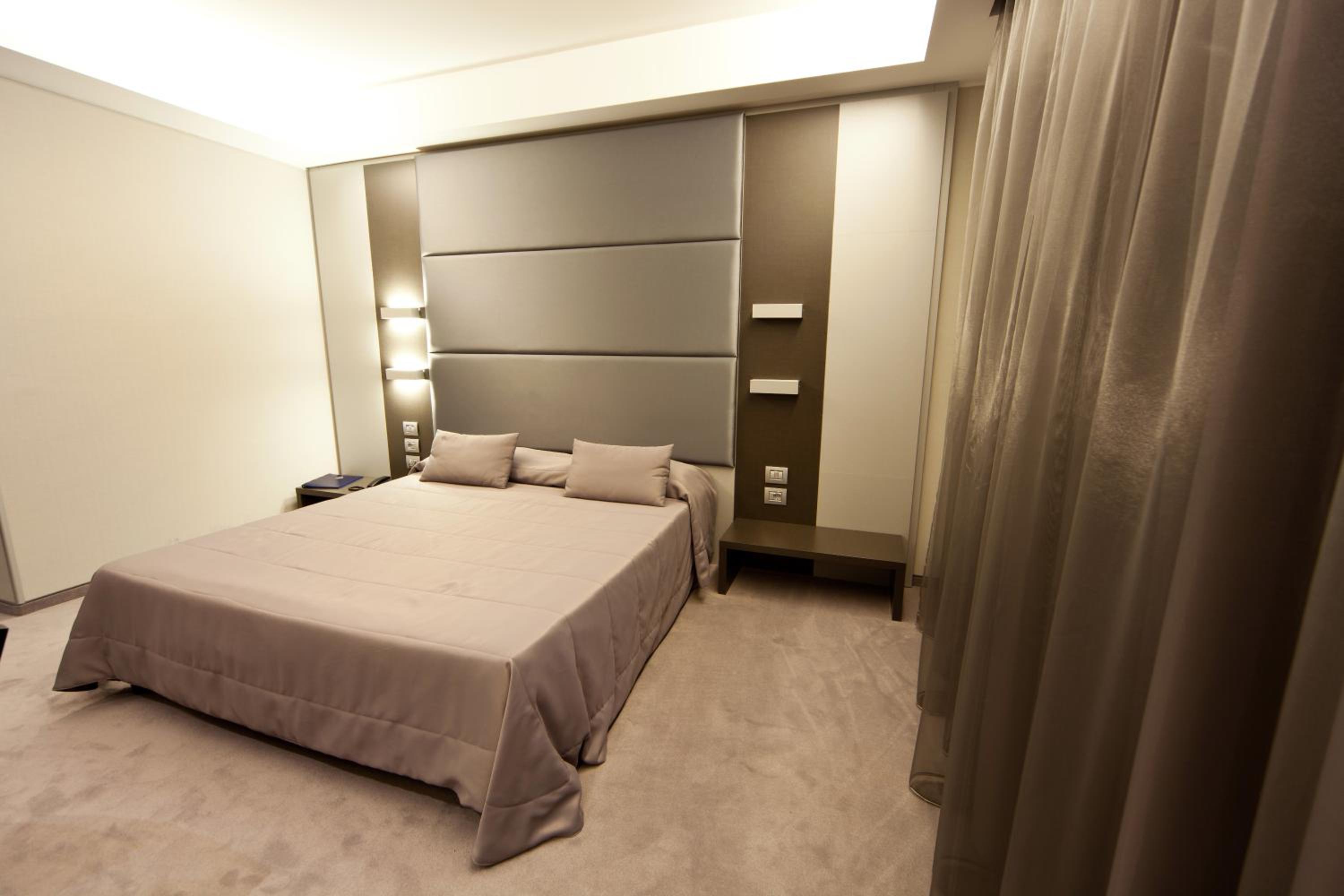 Double Room - Photo 5