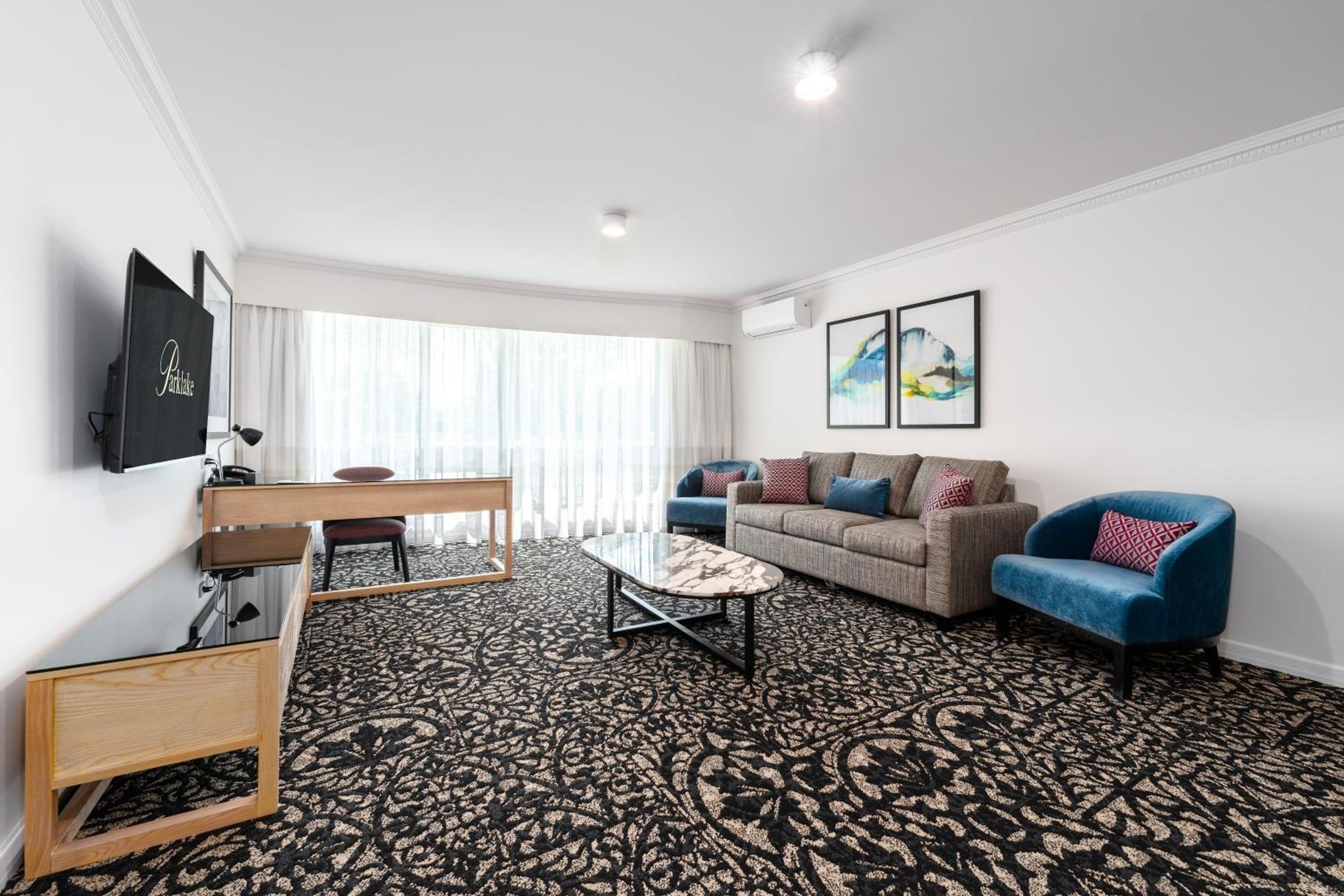 Grand 1-Bedroom Apartment - Photo 3