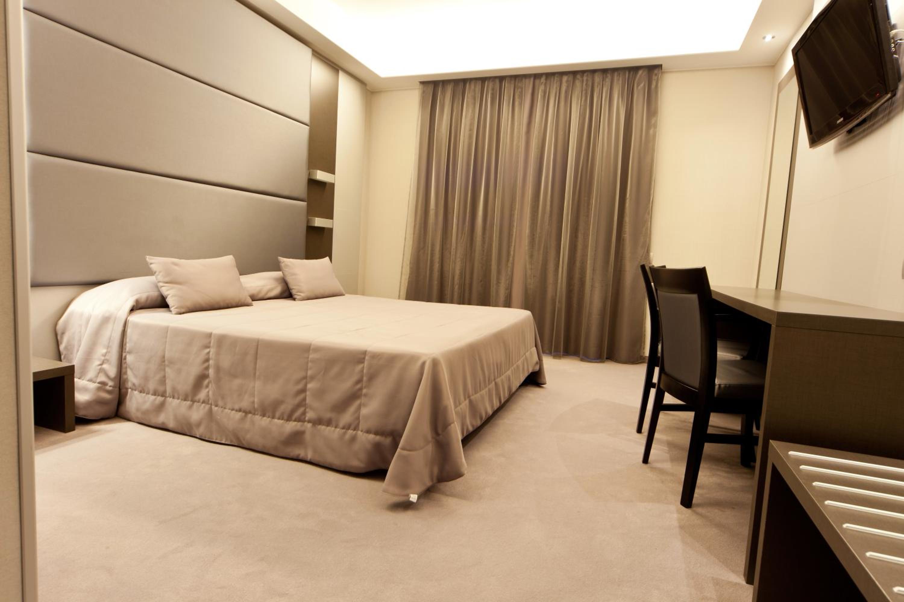 Double Room - Photo 6