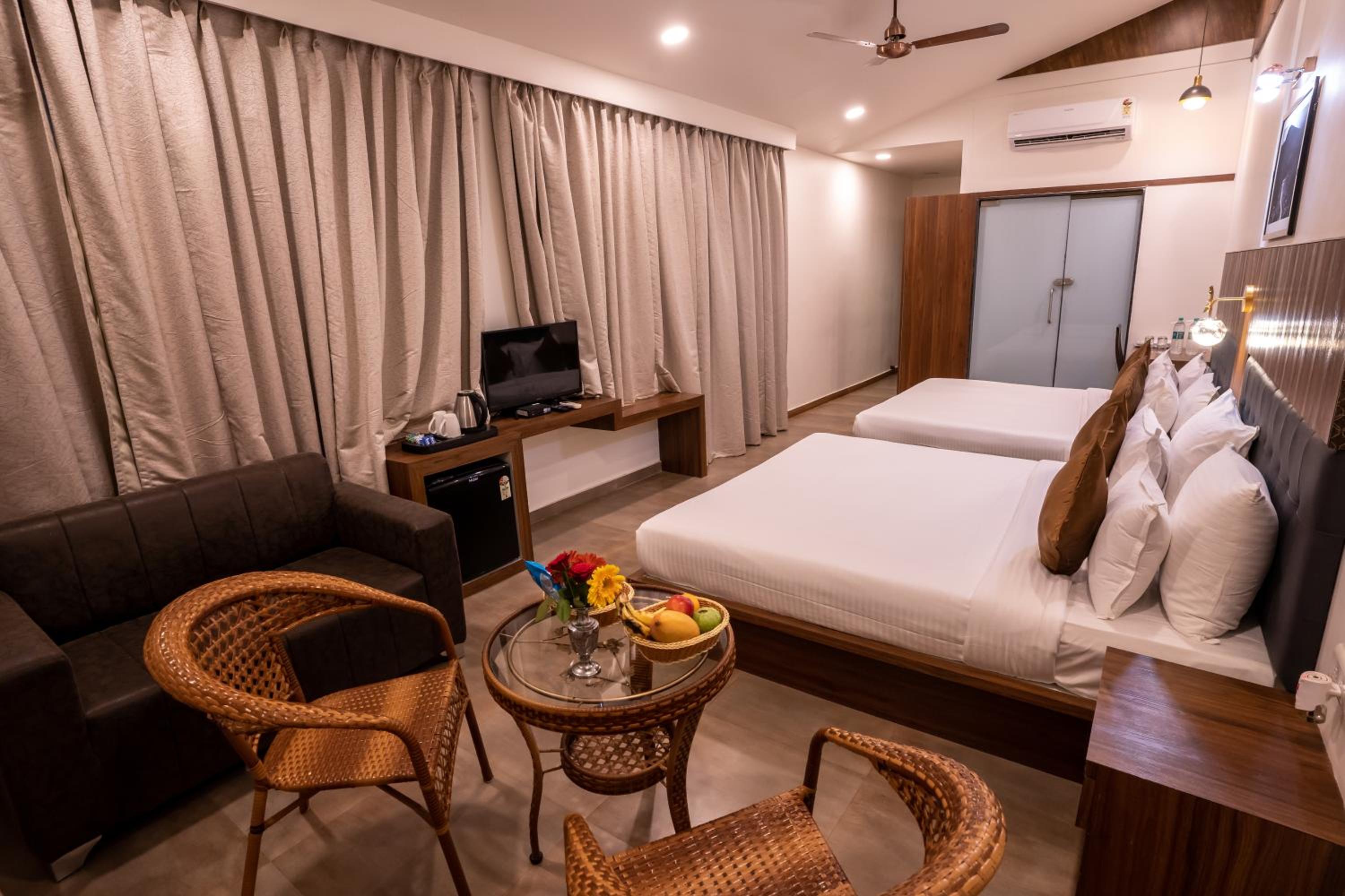 Premium Suite with Valley View photo 2