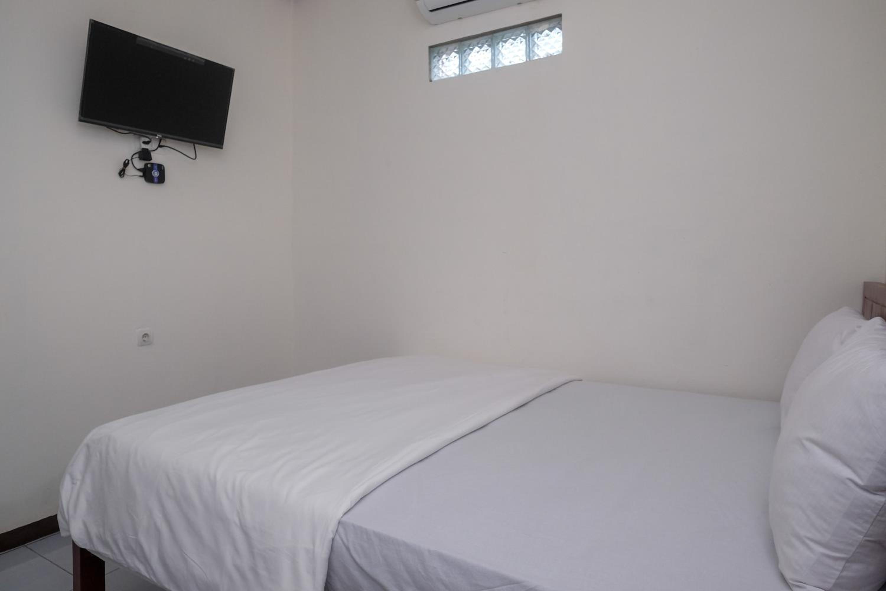 Economy Double Room - Photo 3