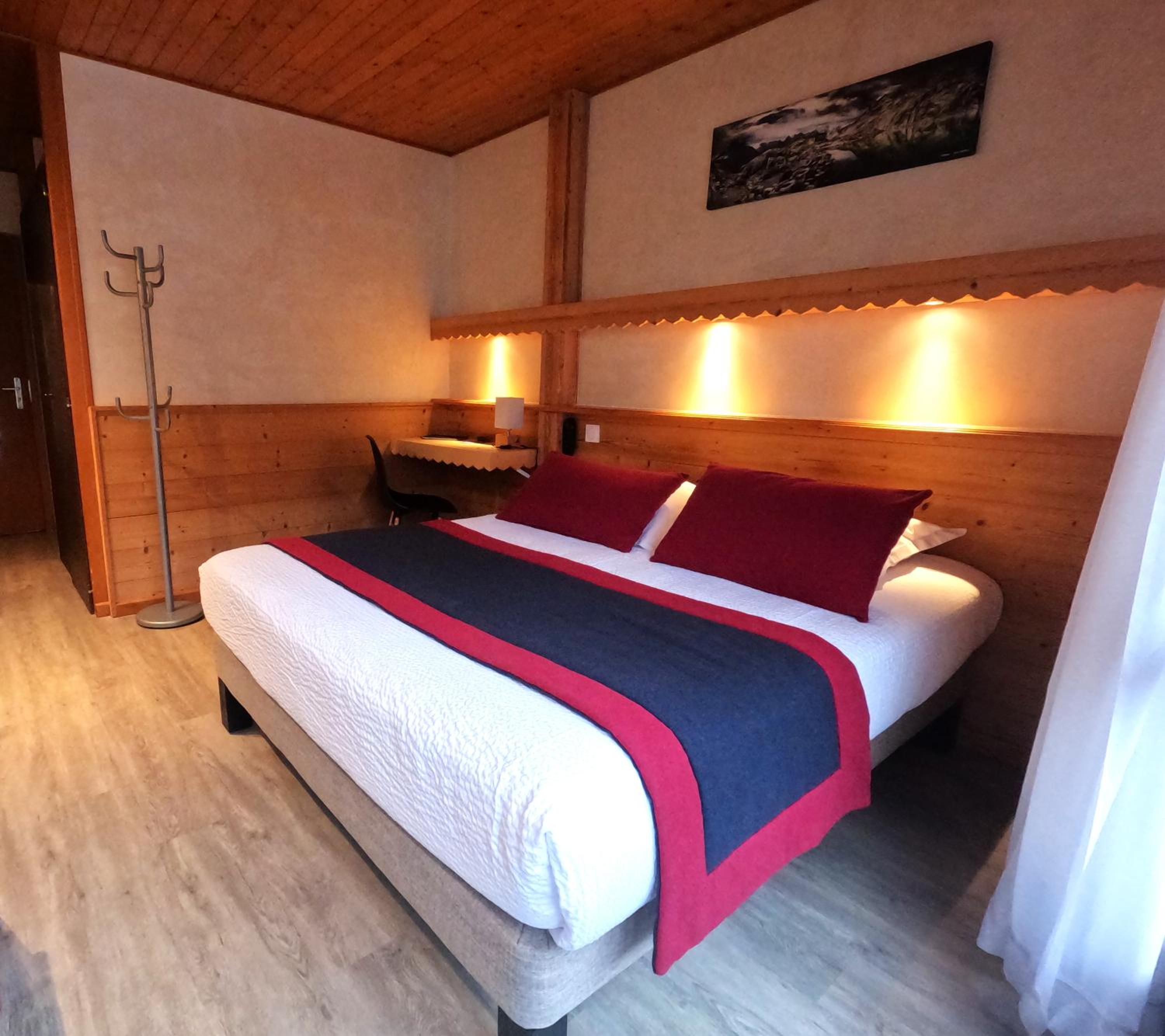 Double Room - Photo 15
