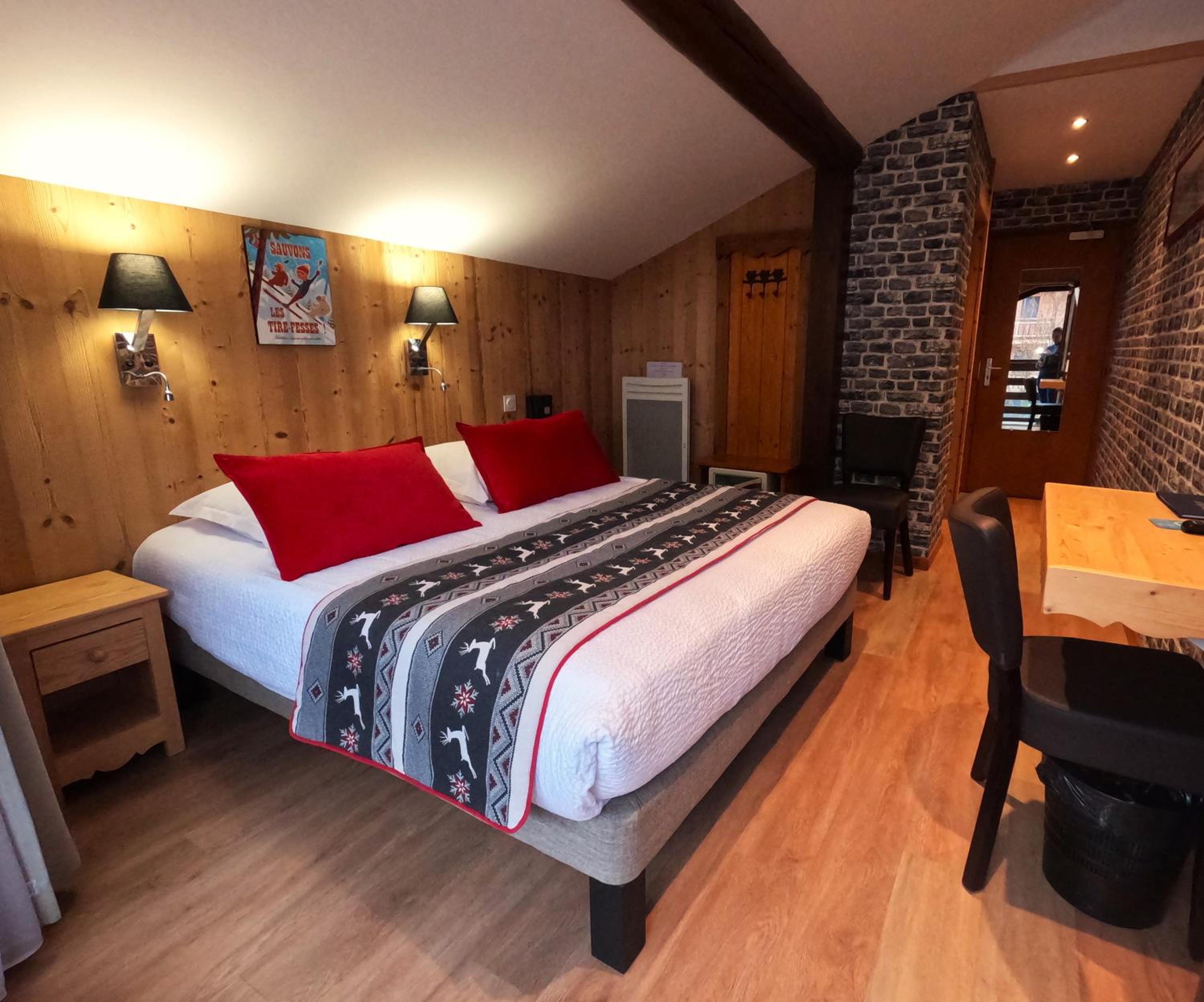 Double Room - Photo 12