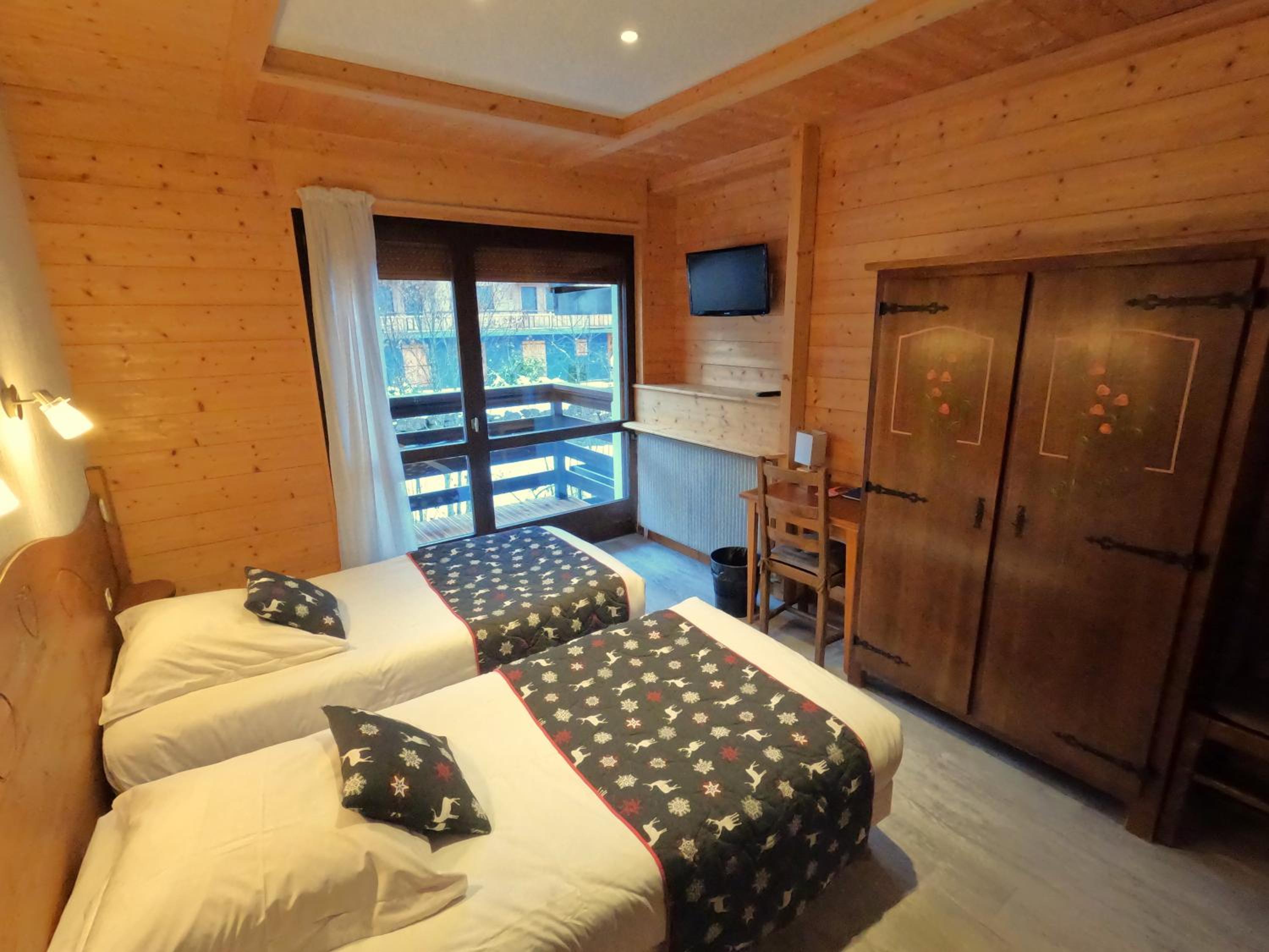 Twin Room - Photo 6