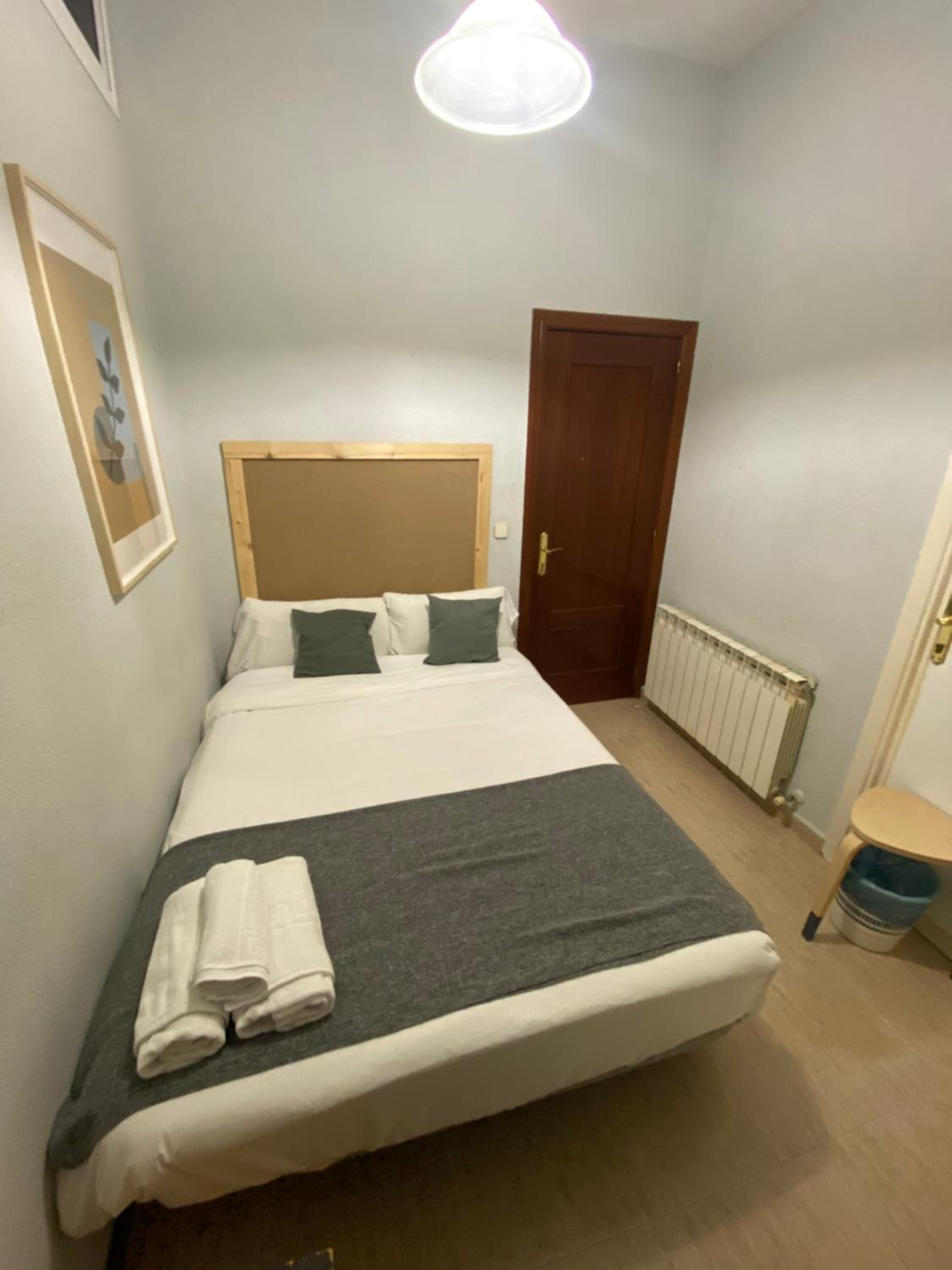 Double Room with Shared Bathroom photo 3