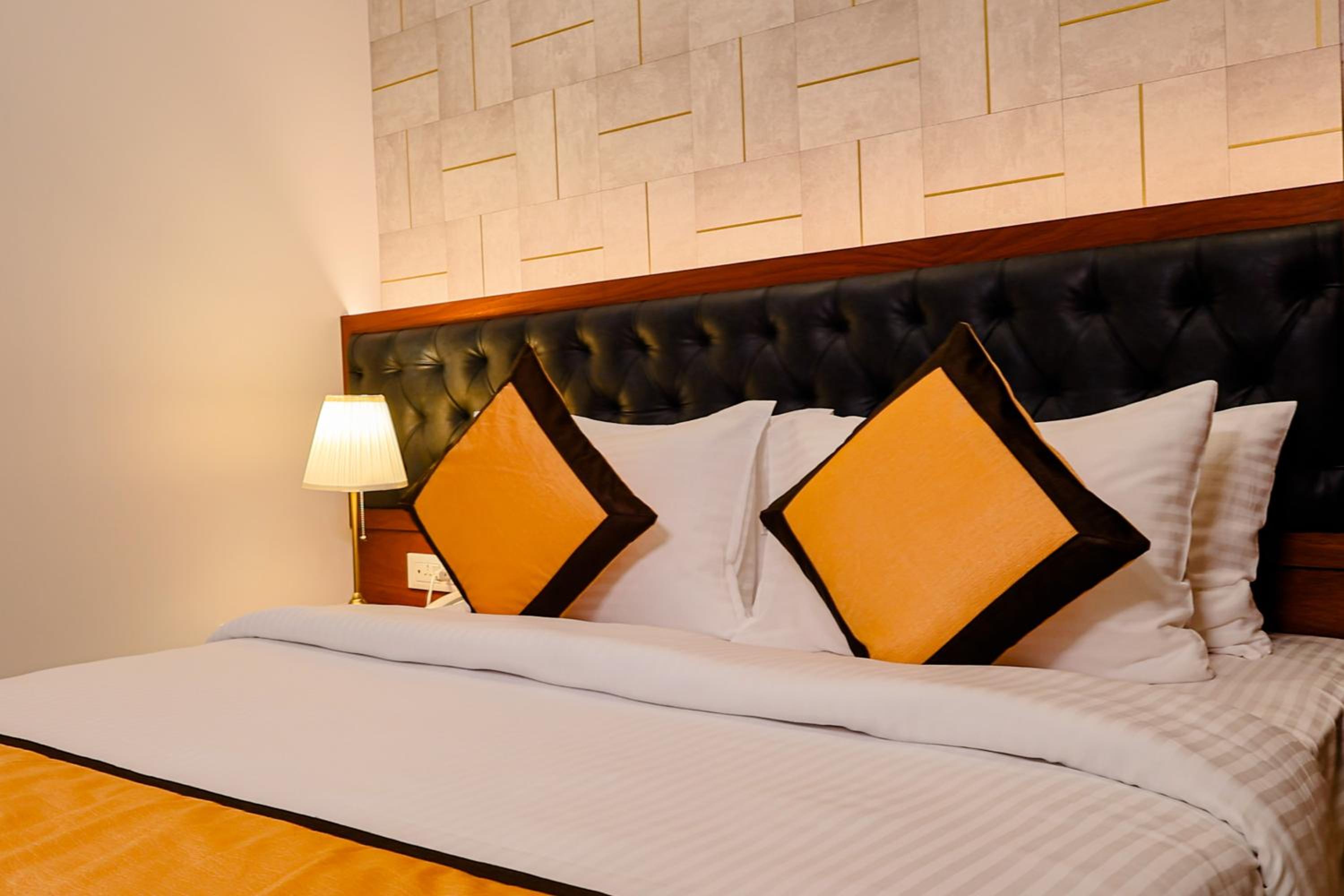 Deluxe King Room - Photo 3