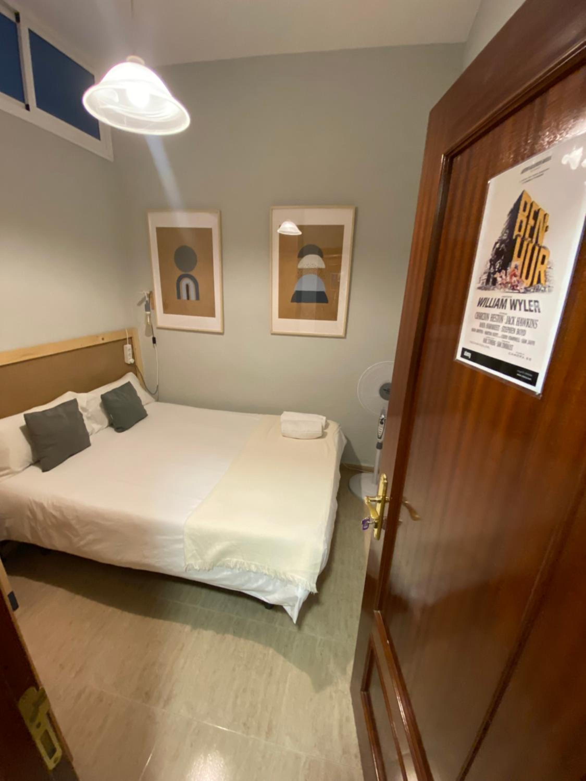 Double Room with Shared Bathroom photo 2