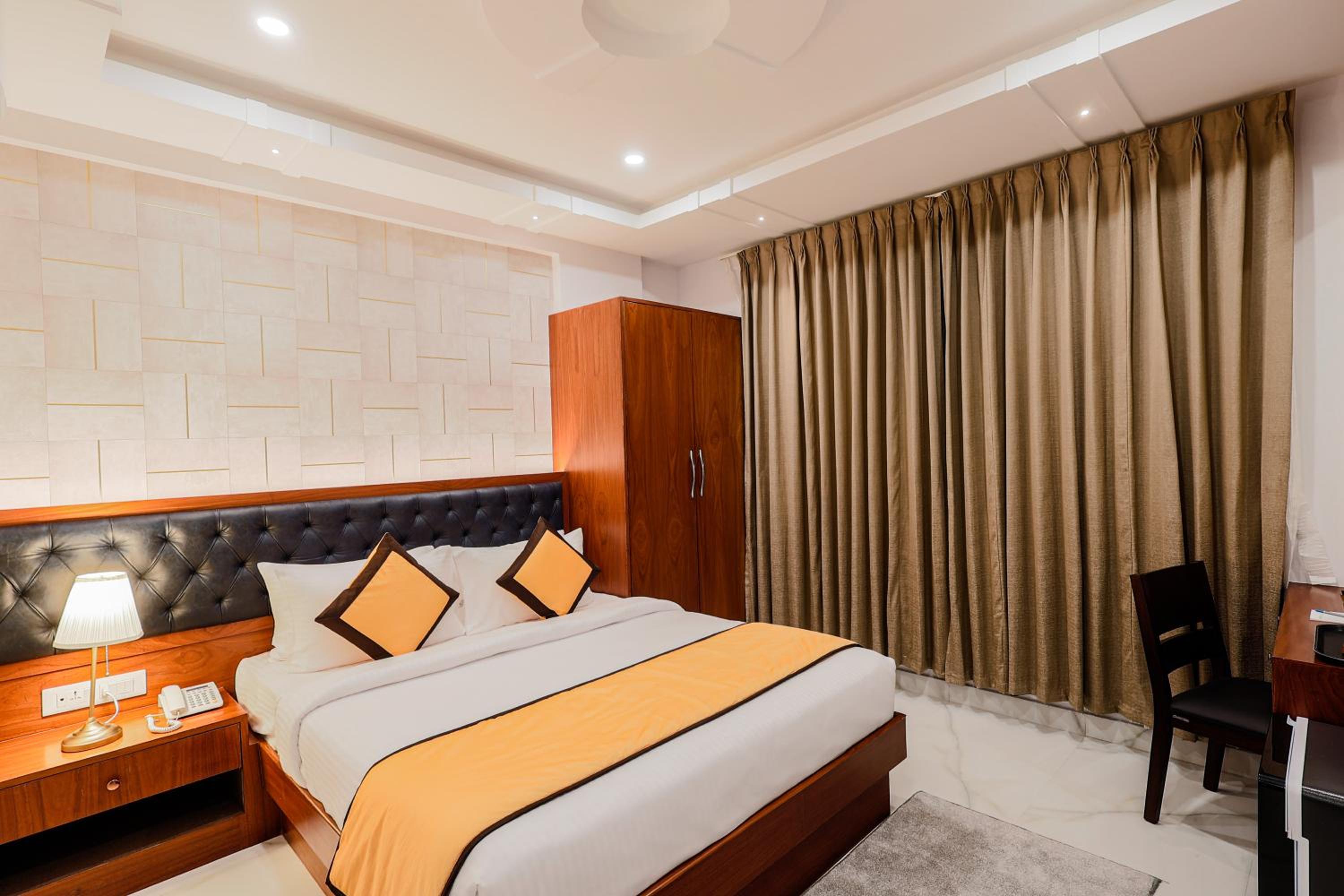 Standard King Room - Photo 1