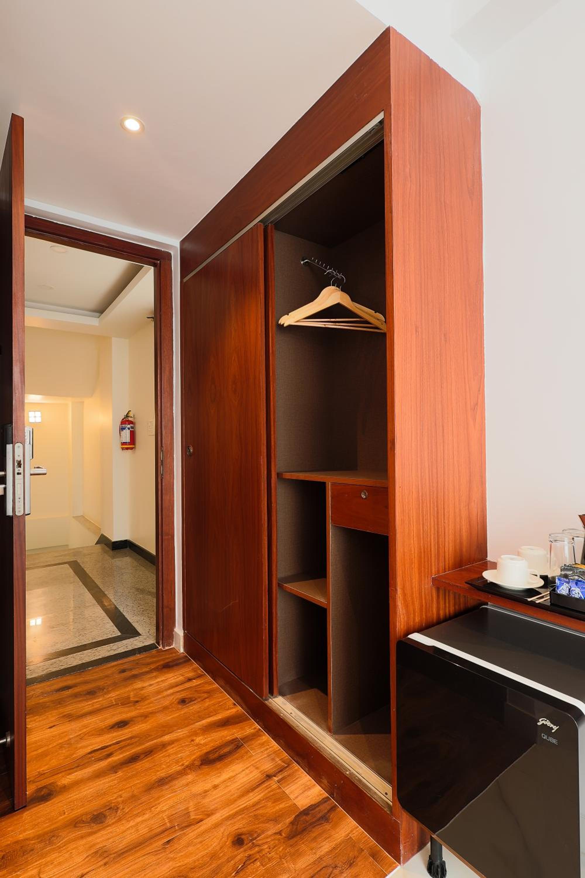 Standard King Room - Photo 4