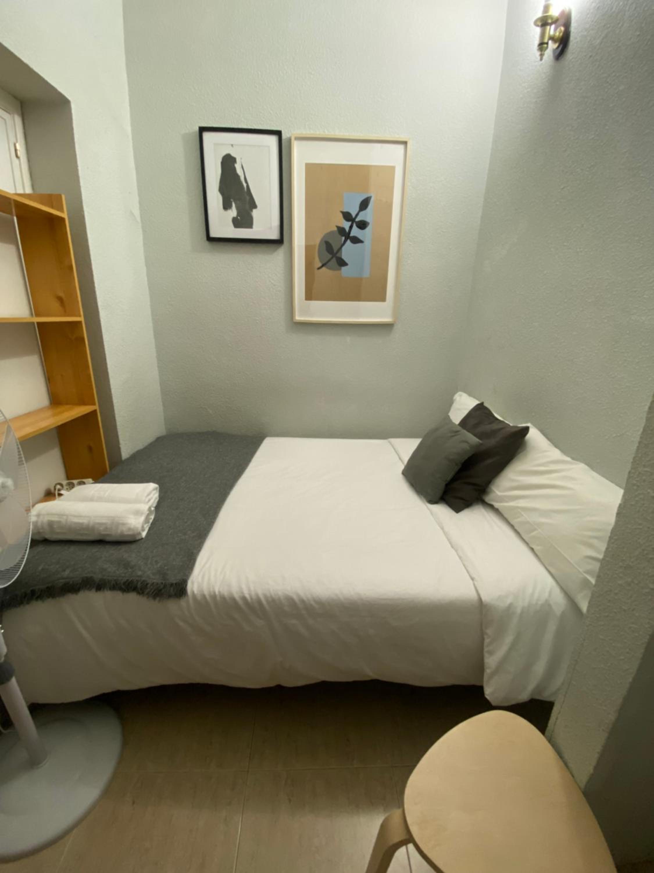 Twin Room with Shared Bathroom photo 2
