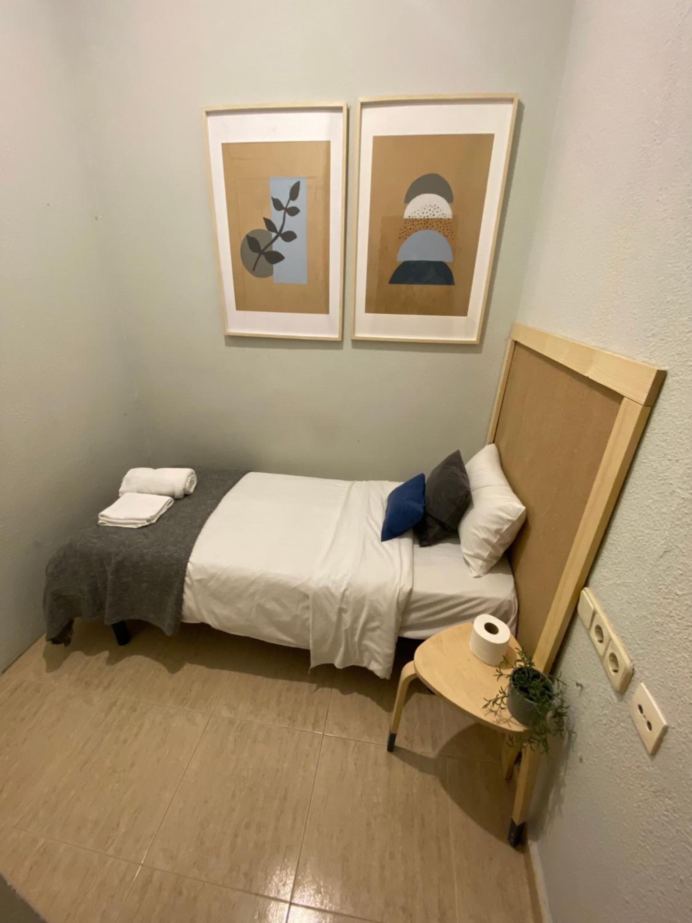 Double Room with Shared Bathroom photo 2