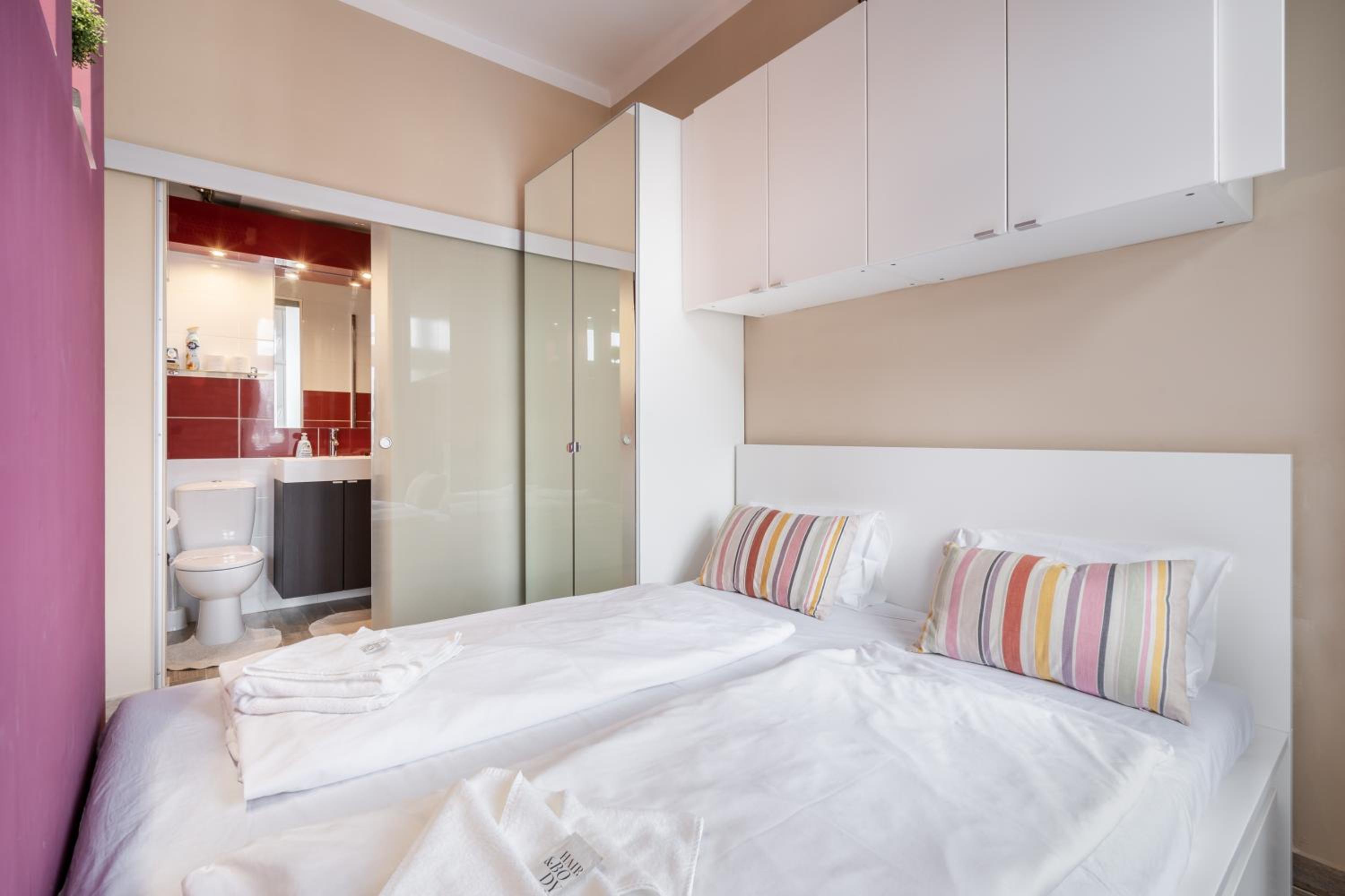 Studio Apartment - Photo 2