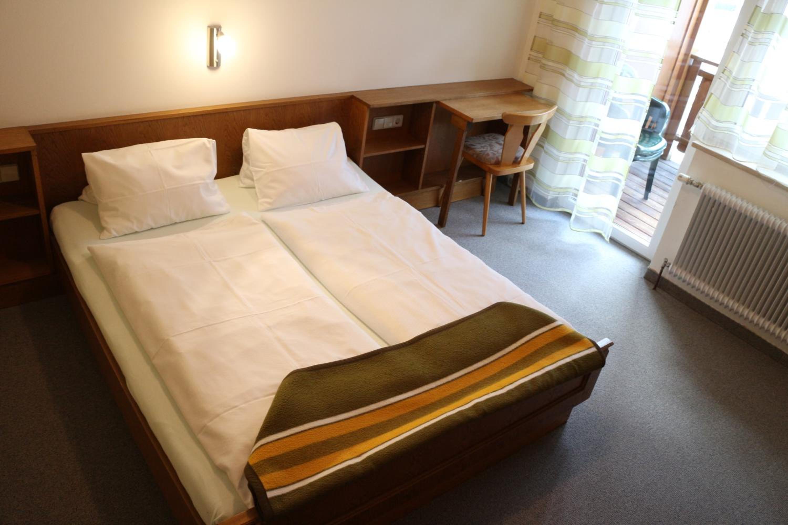 One-Bedroom Apartment with Lake View photo 2