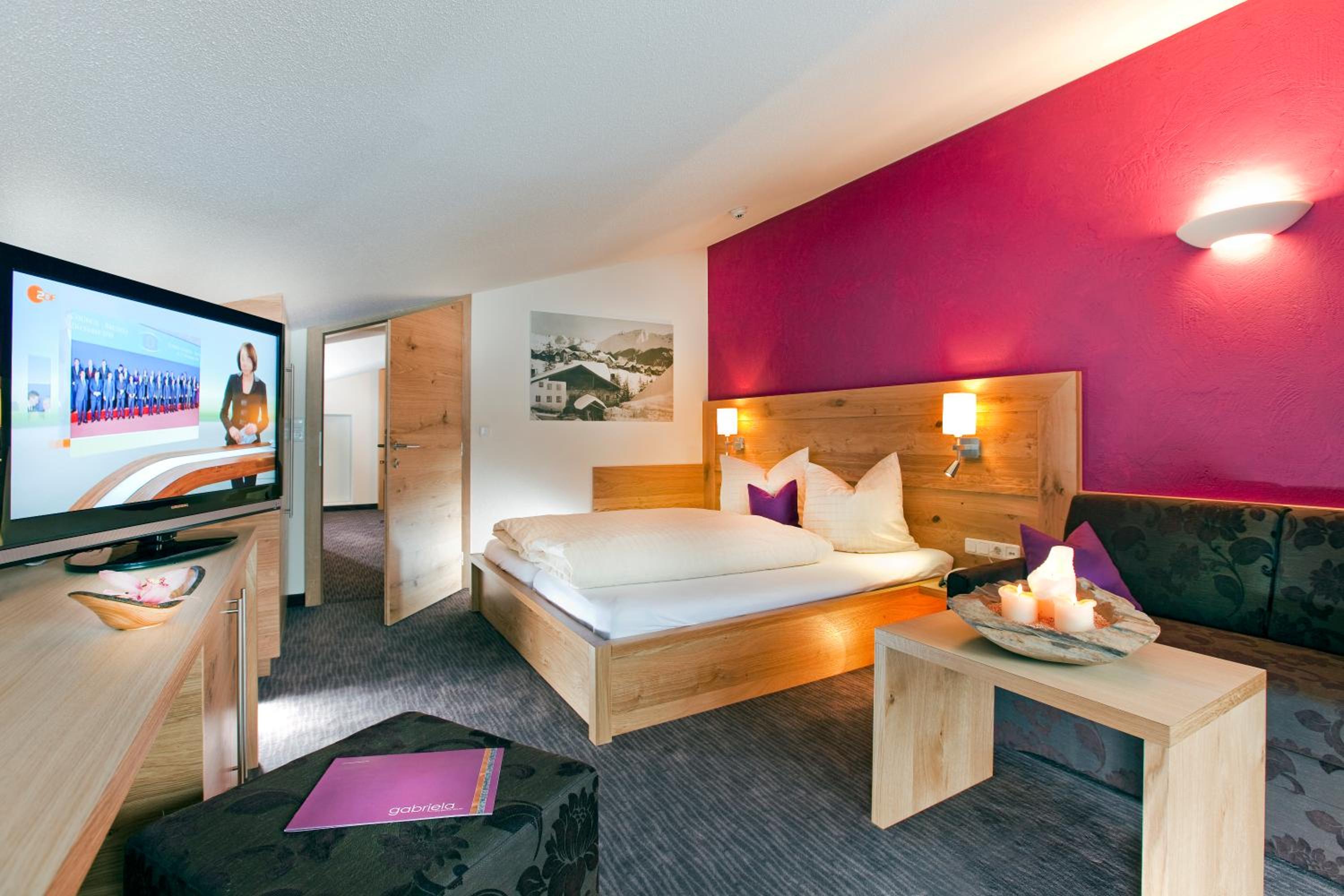 Deluxe Family Suite - Photo 3