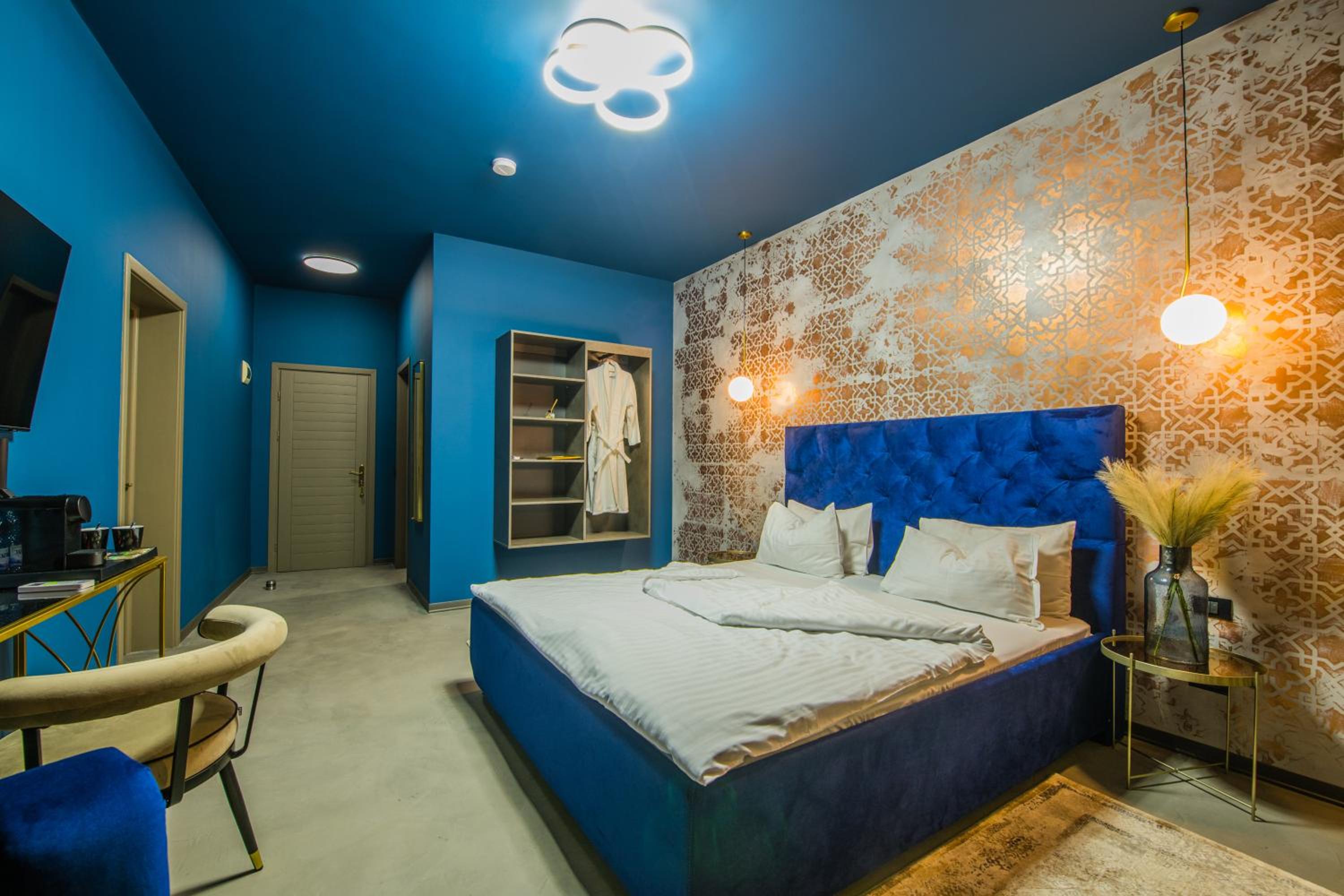 Double or Twin Room with Swimming Pool Access photo 2