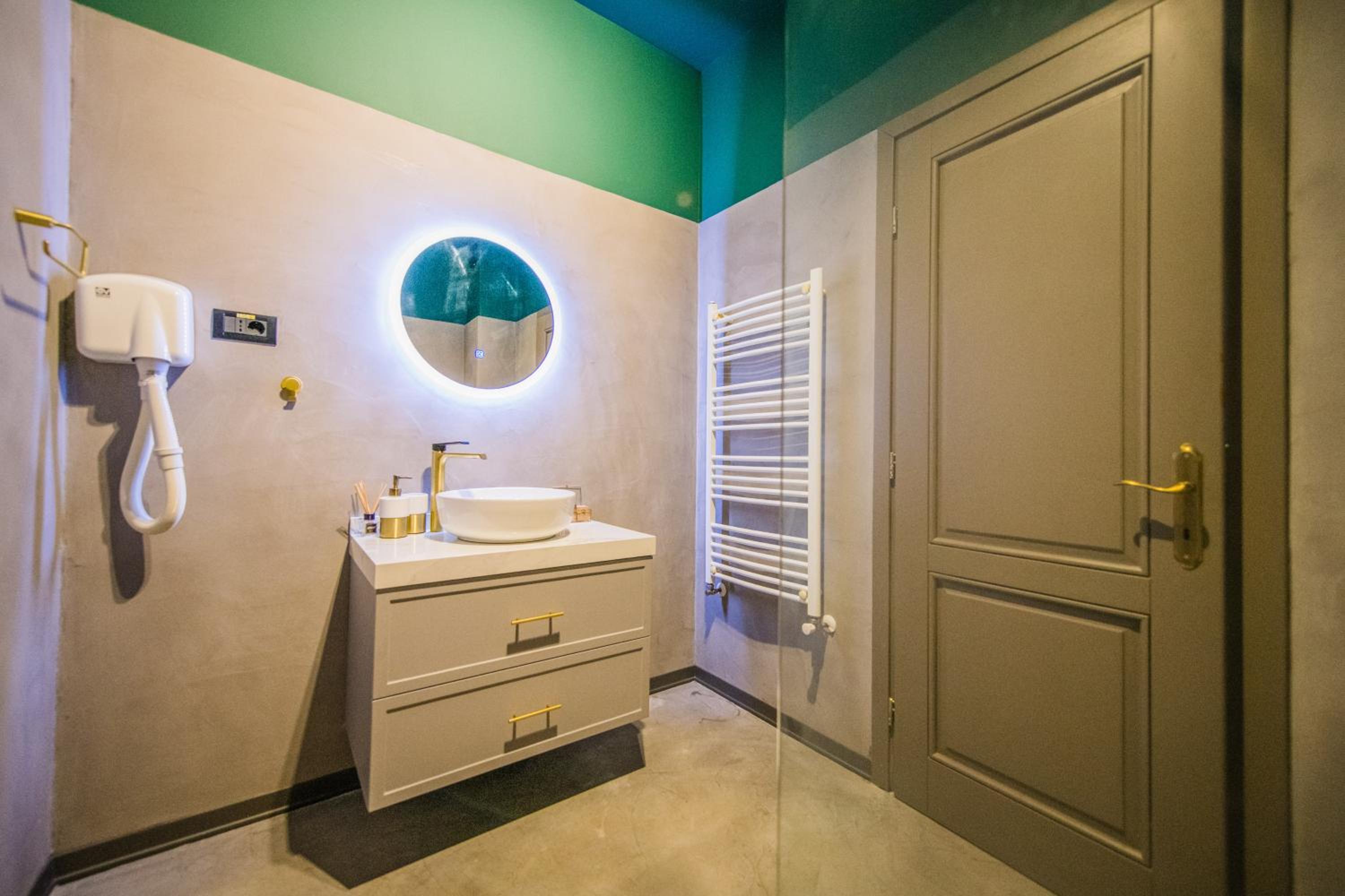 Double or Twin Room with Swimming Pool Access photo 2