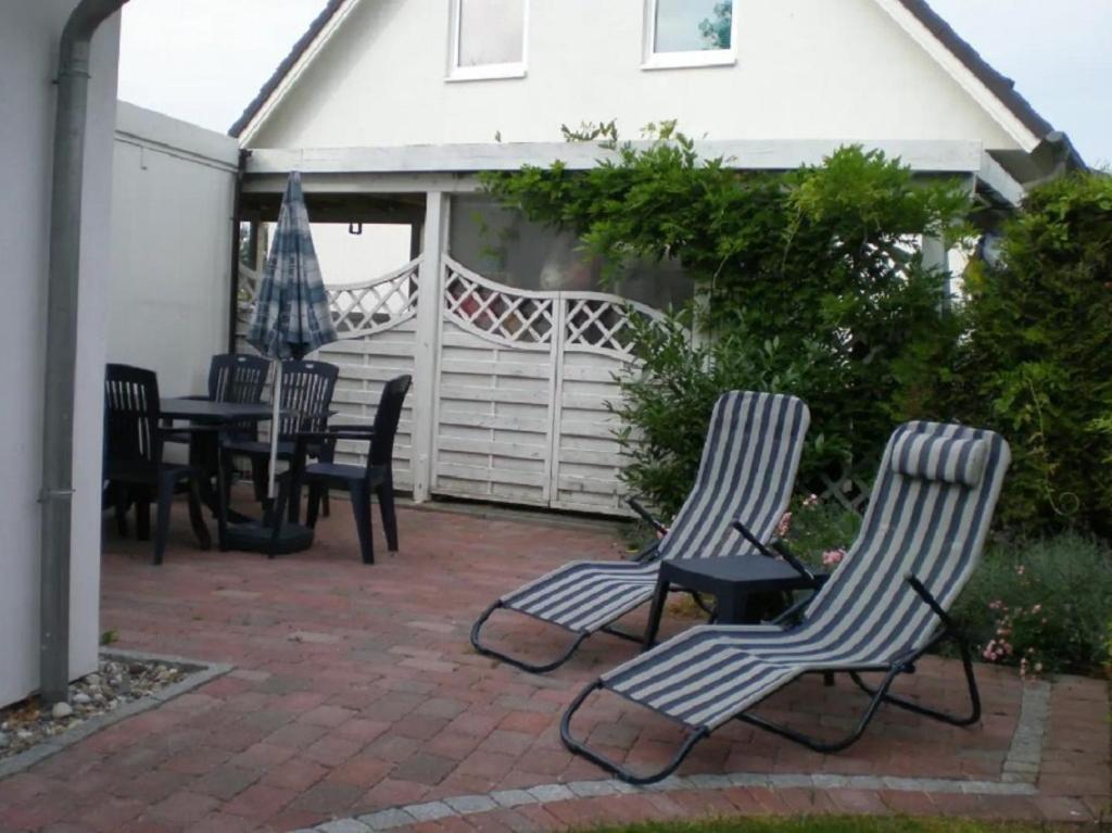 Three-Bedroom House photo 3