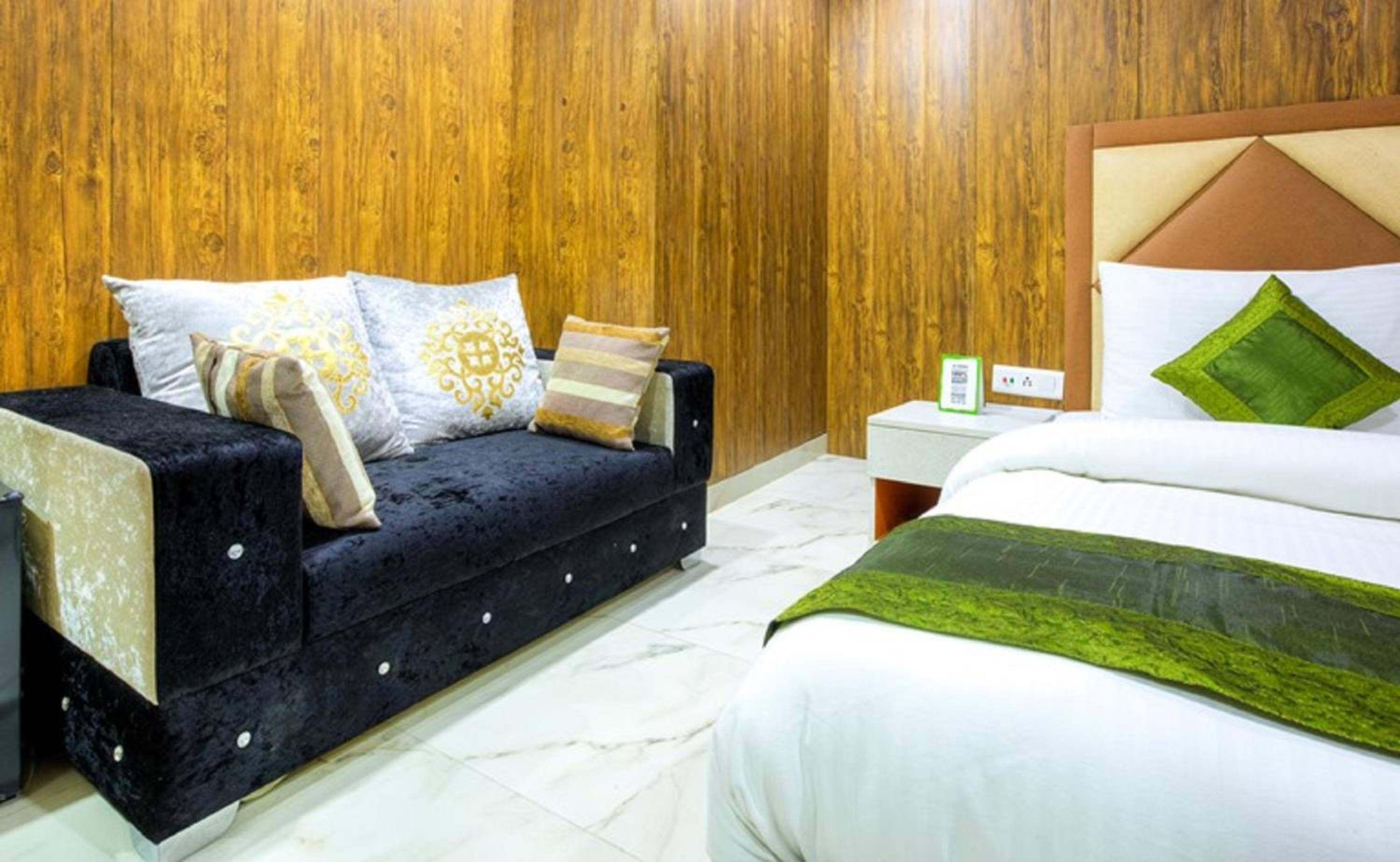 Deluxe Room - Photo 7
