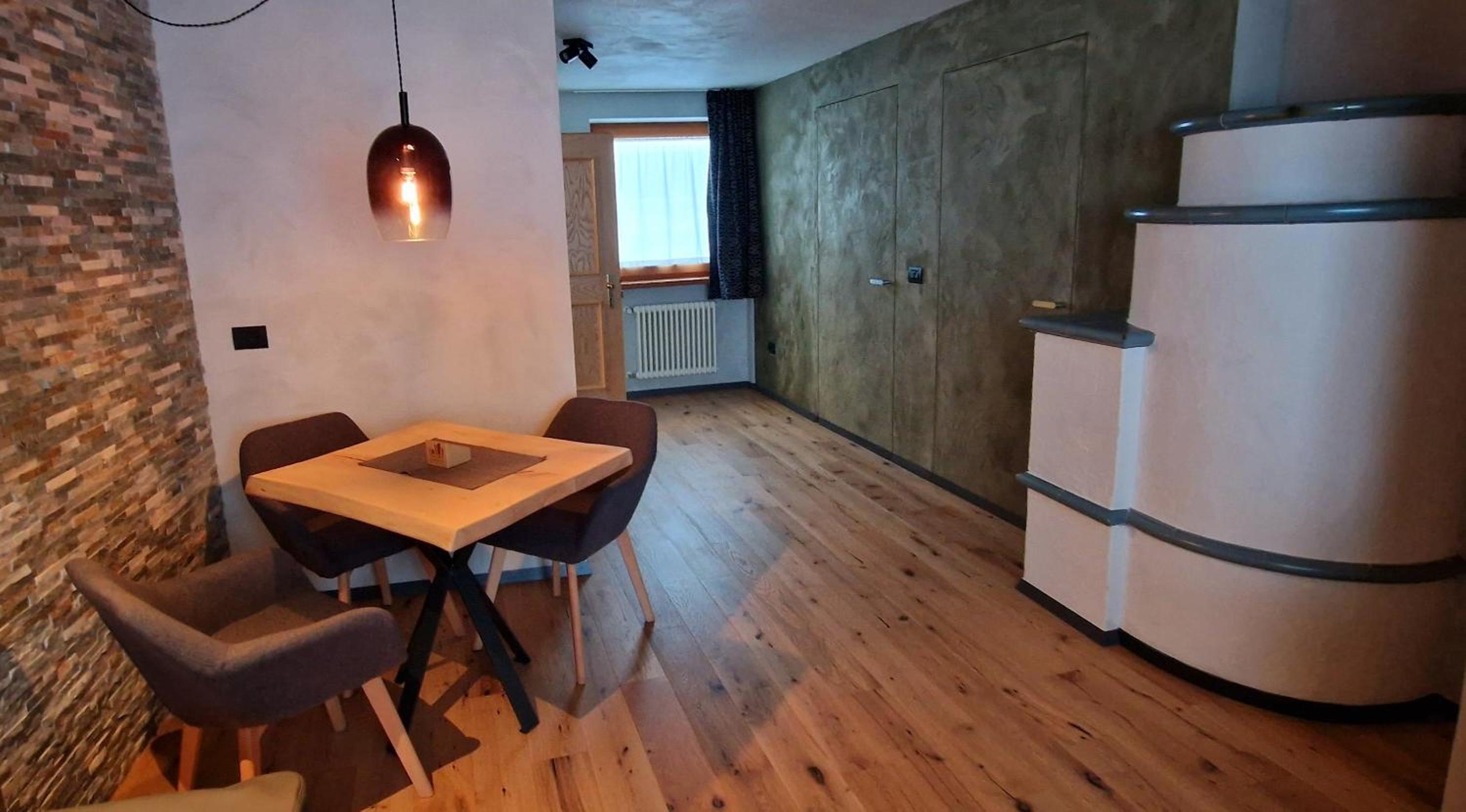 Deluxe Suite with View - Photo 2