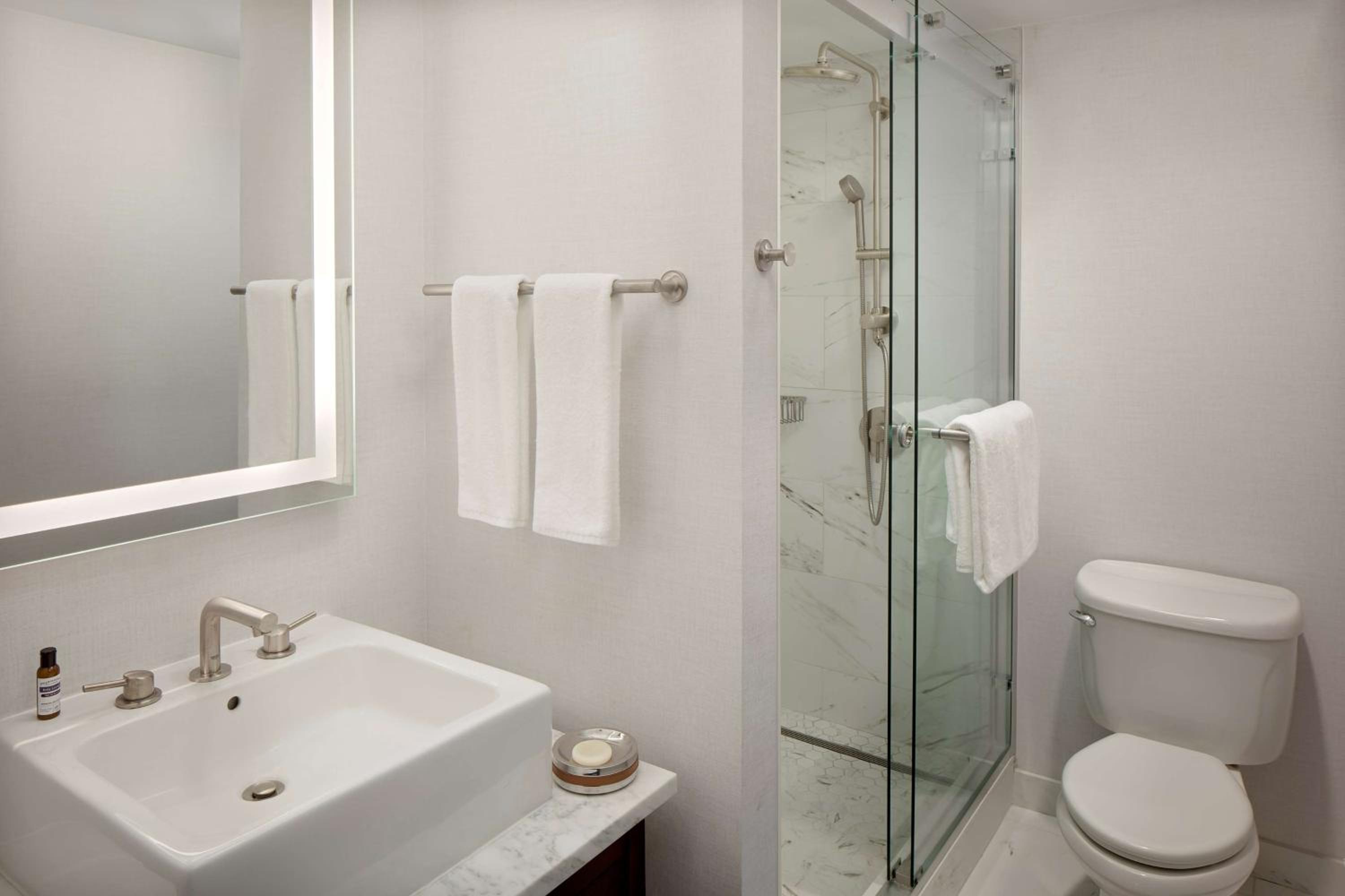 King Studio Suite - High Floor - Photo 3