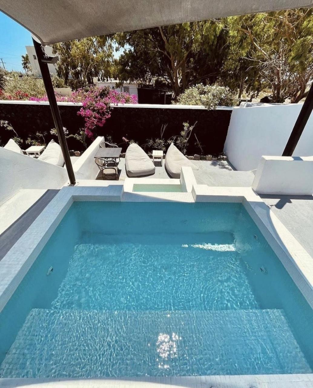 Loft Suite with Outdoor Hot Tub - Photo 11