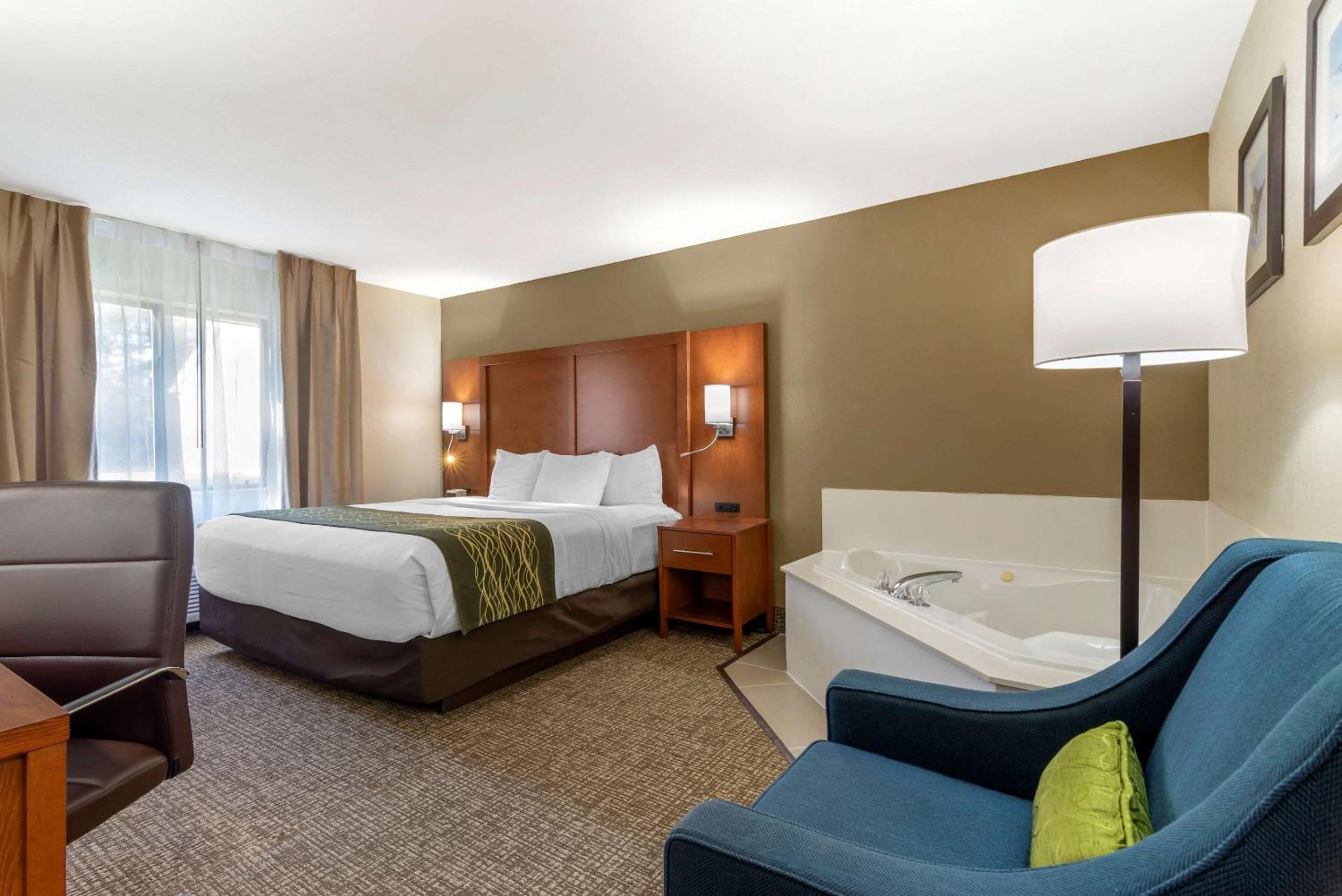 King Room - Non-Smoking - Photo 1