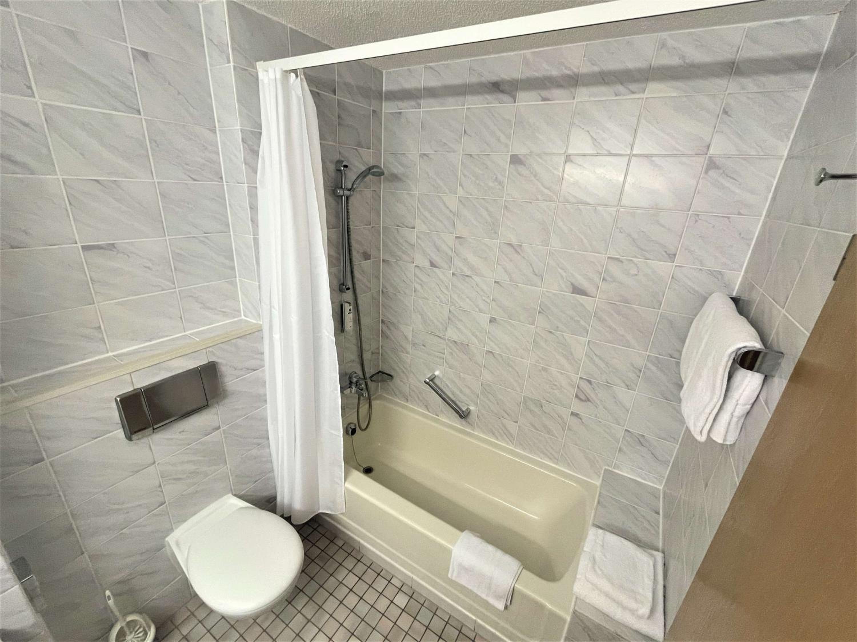 Twin Room - Photo 6