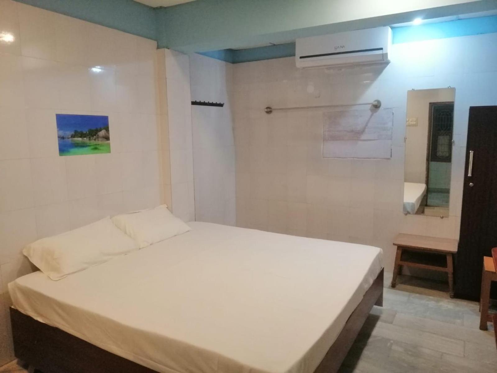 Deluxe Double Room (2 Adults + 1 Child) - Photo 7