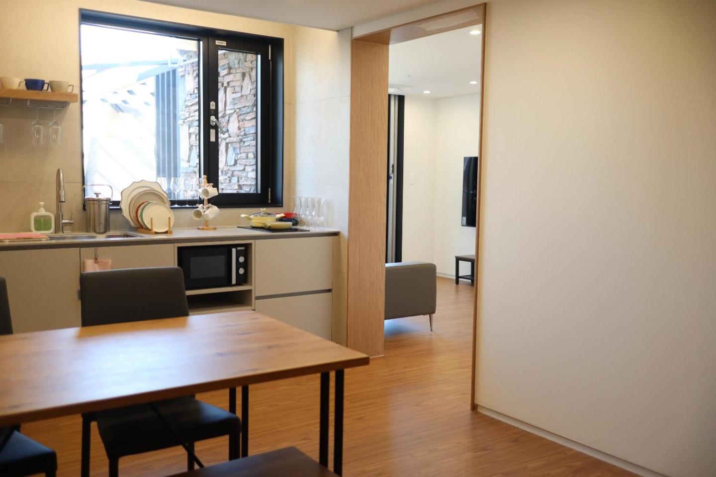 Family Suite with Balcony - Photo 7
