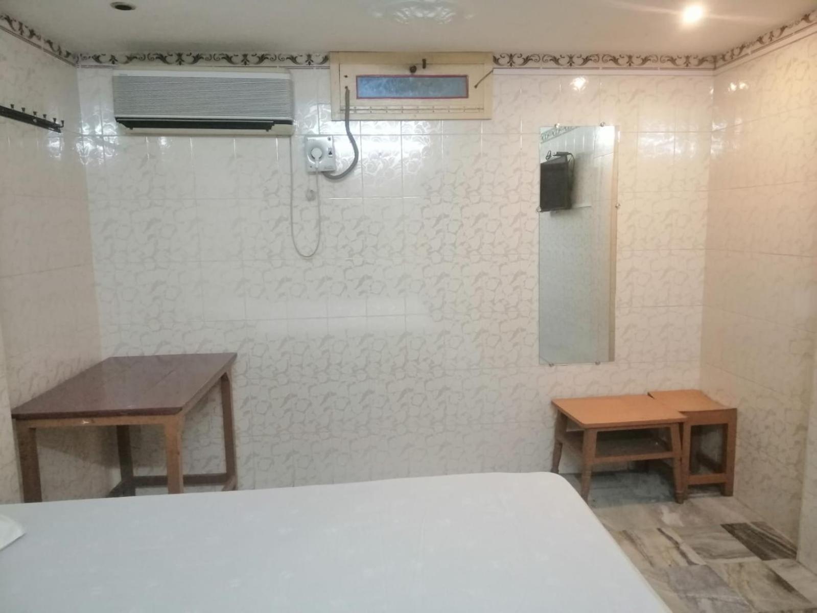 Deluxe Double Room (2 Adults + 1 Child) - Photo 2