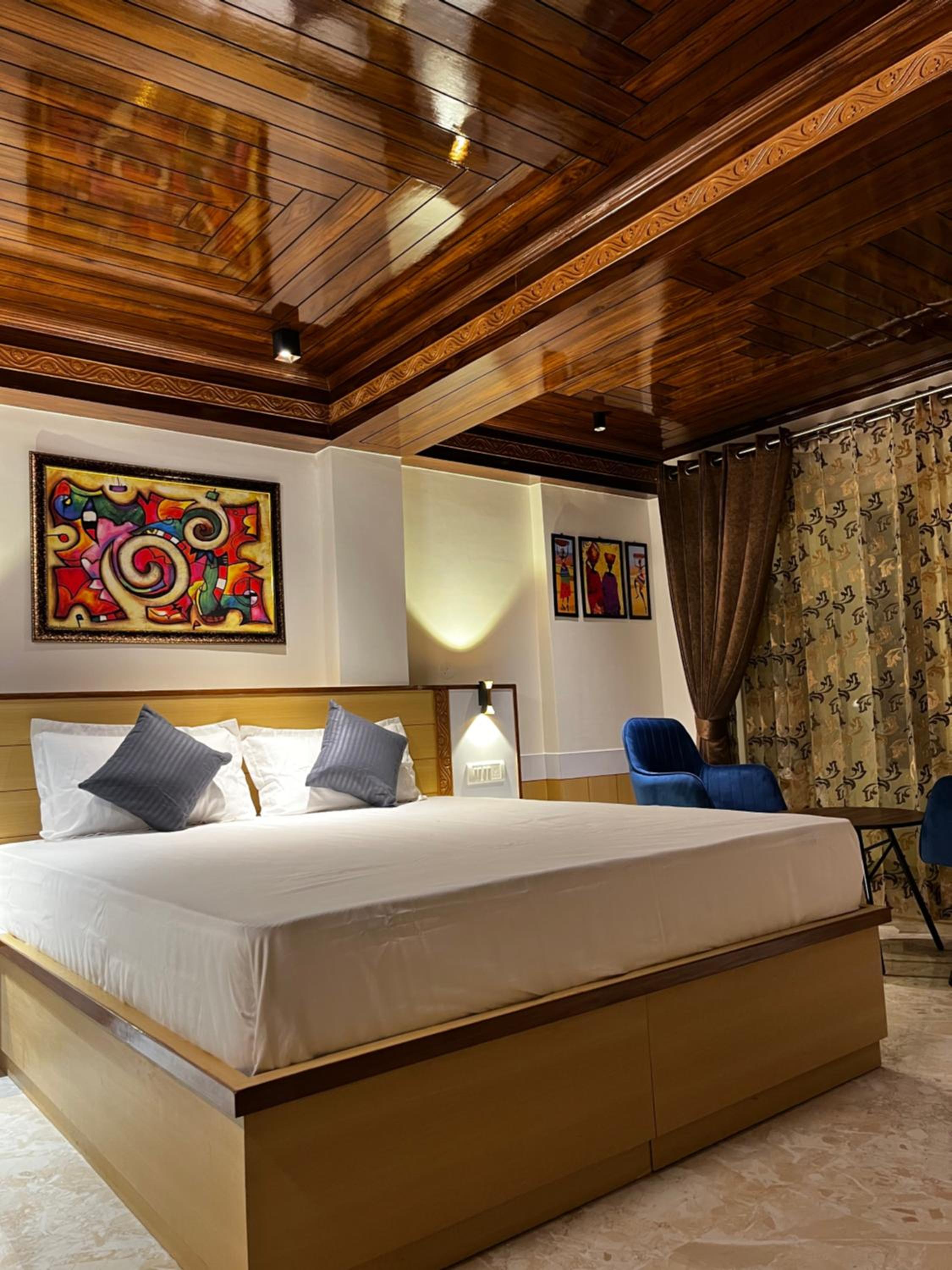 Deluxe King Room