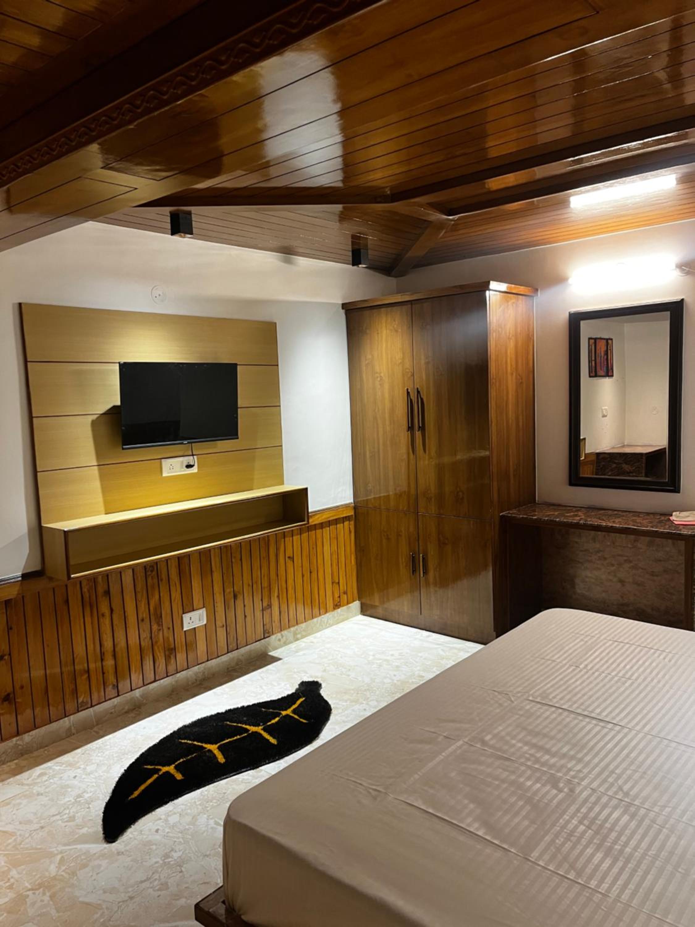 Deluxe Queen Room
