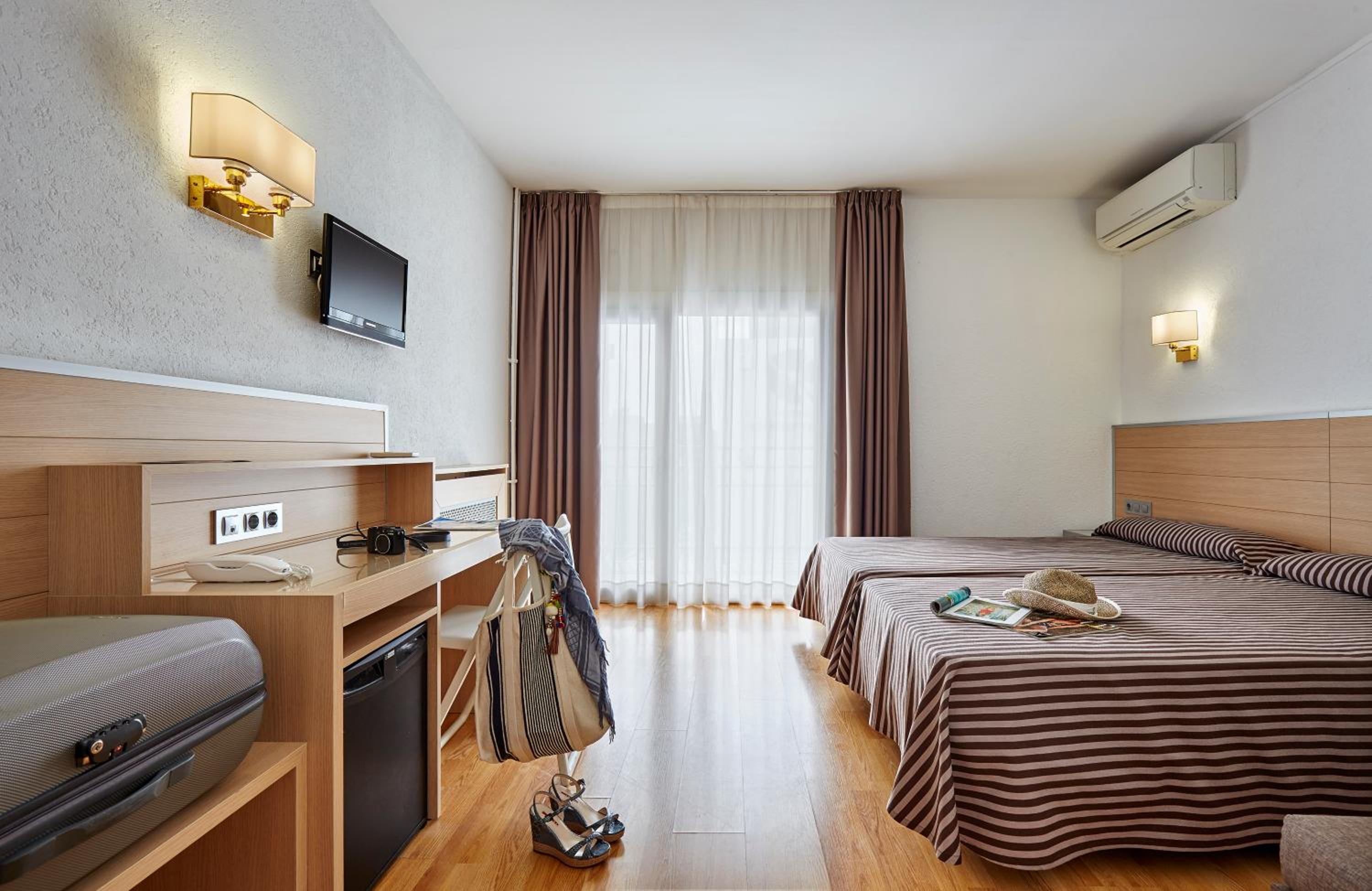 Standard Double or Twin Room - Photo 1